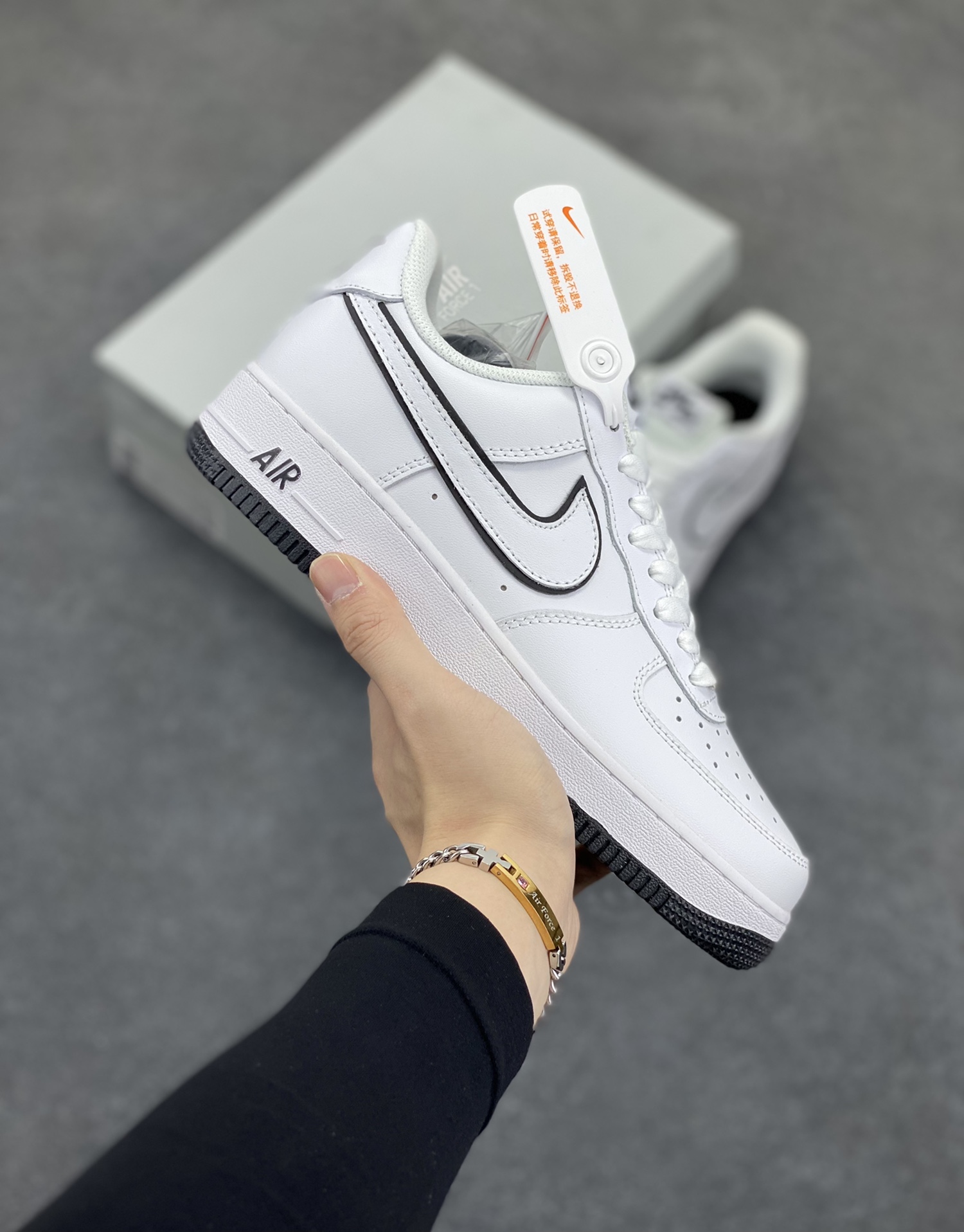 福利特价 Nike Air Force 1 Low 白黑边 空军一号低帮运动休闲板鞋 原楦头原纸板 打造纯正空军版型 专注外贸渠道 全掌内置蜂窝气垫 原盒配件 原厂中底钢印、拉帮完美 货号:DV0788-103 尺码:36 36.5 37.5 38 38.5 39 40 40.5 41 42 42.5 43 44 44.5 45-选品中心