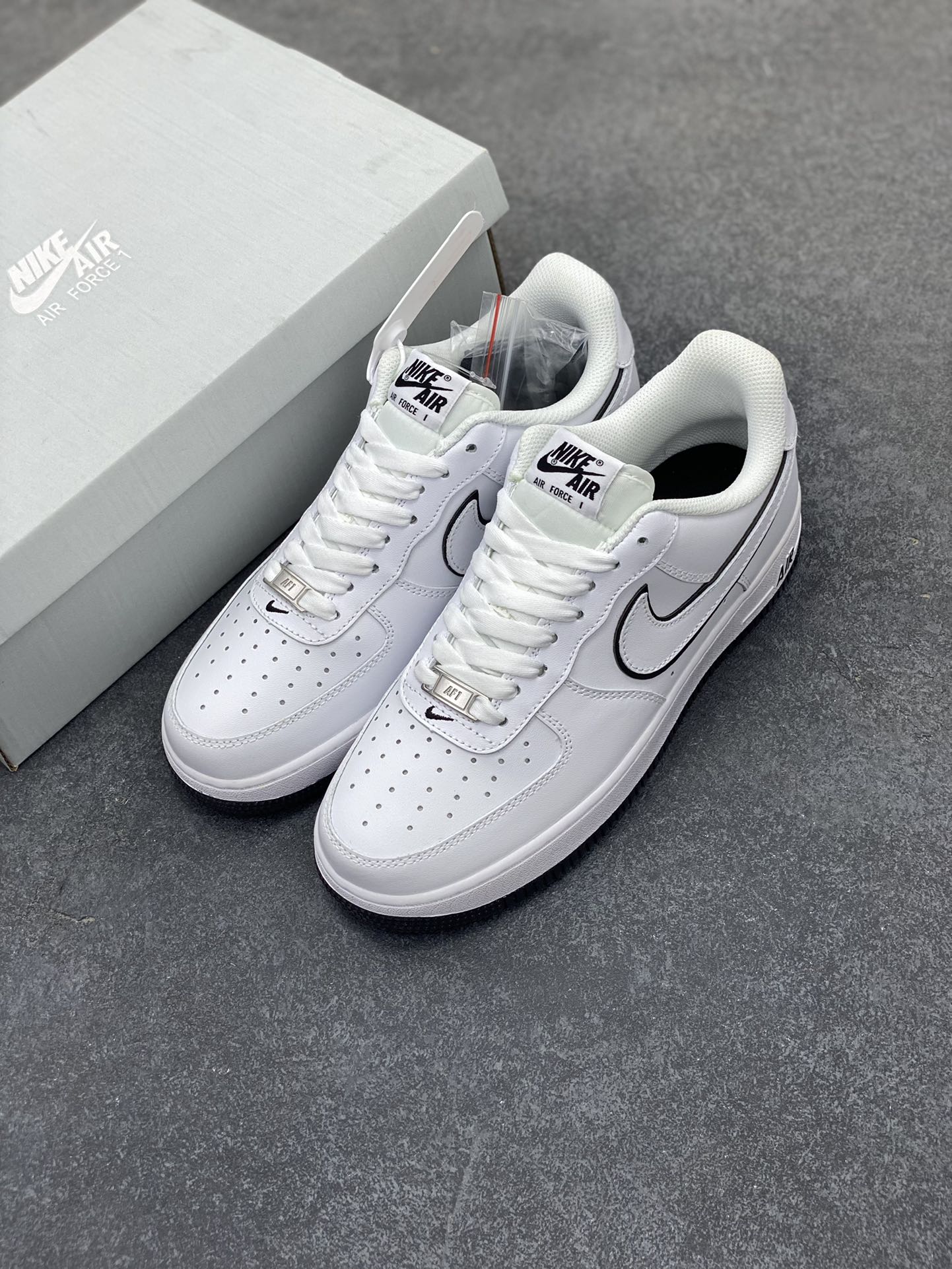 图片[8]-福利特价 Nike Air Force 1 Low 白黑边 空军一号低帮运动休闲板鞋 原楦头原纸板 打造纯正空军版型 专注外贸渠道 全掌内置蜂窝气垫 原盒配件 原厂中底钢印、拉帮完美 货号：DV0788-103 尺码：36 36.5 37.5 38 38.5 39 40 40.5 41 42 42.5 43 44 44.5 45-选品中心