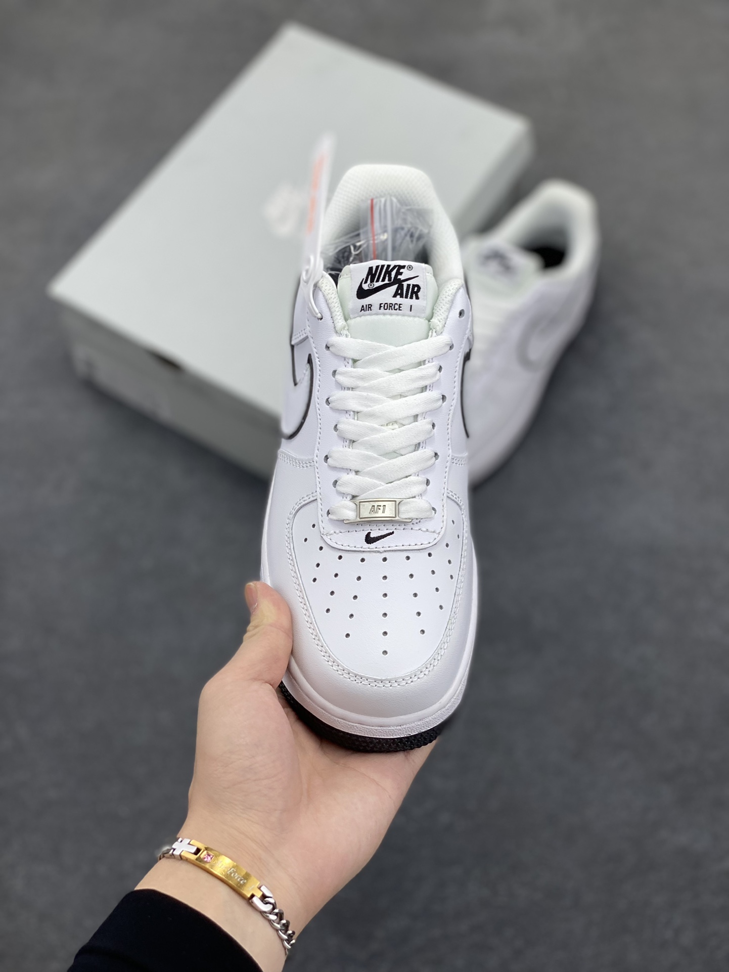图片[2]-福利特价 Nike Air Force 1 Low 白黑边 空军一号低帮运动休闲板鞋 原楦头原纸板 打造纯正空军版型 专注外贸渠道 全掌内置蜂窝气垫 原盒配件 原厂中底钢印、拉帮完美 货号：DV0788-103 尺码：36 36.5 37.5 38 38.5 39 40 40.5 41 42 42.5 43 44 44.5 45-选品中心