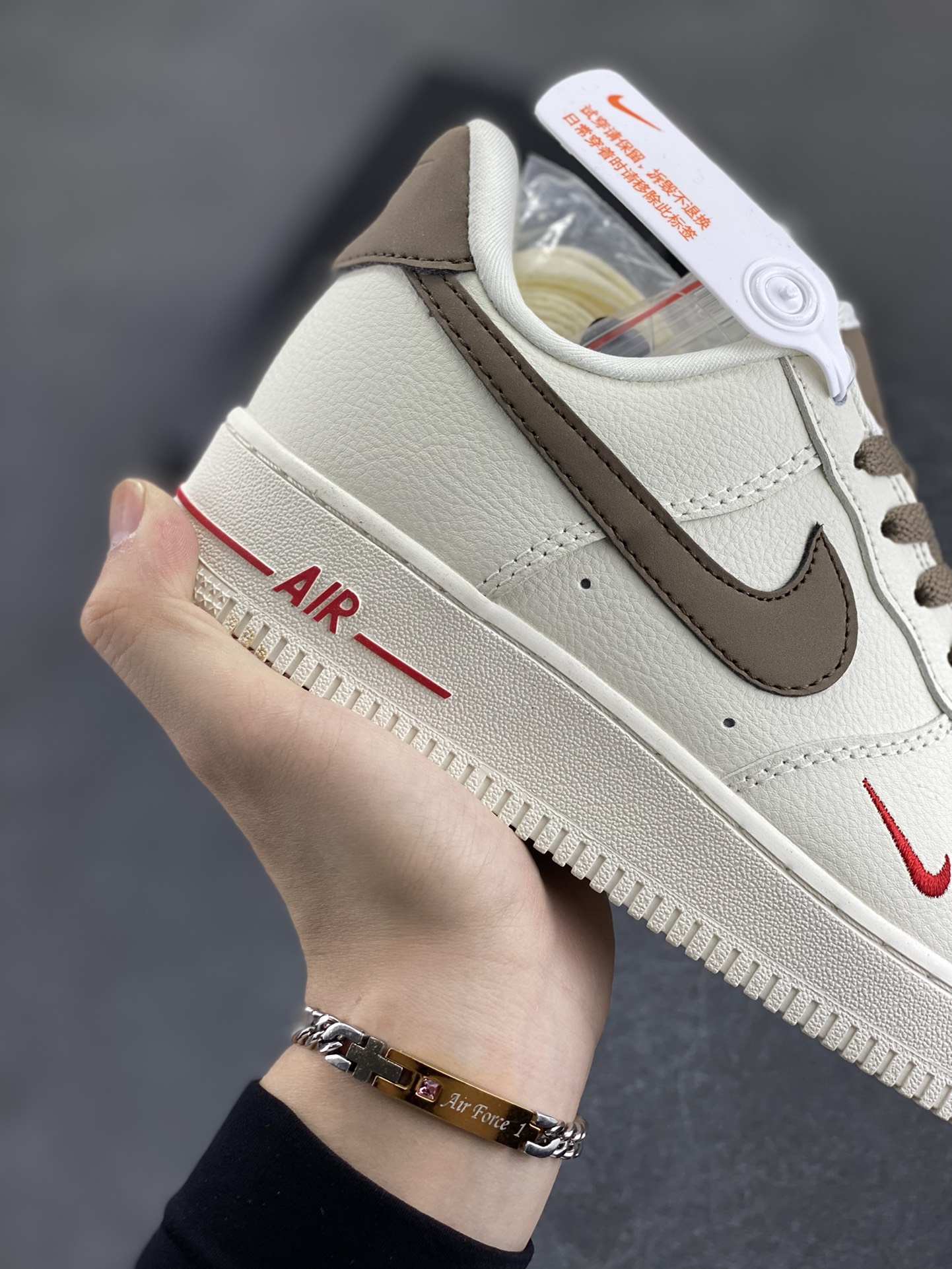 图片[6]-福利特价 Nike Air Force 1 Low ID 空军一号 经典低帮“奶白浅褐咖啡勾” #原楦头原纸板 打造最纯正空军版型 #专注外贸渠道 全掌内置气垫 #原盒配件 中底钢印俱全 货号：808788-996 尺码：36 36.5 37.5 38 38.5 39 40 40.5 41 42 42.5 43 44 44.5 45-选品中心