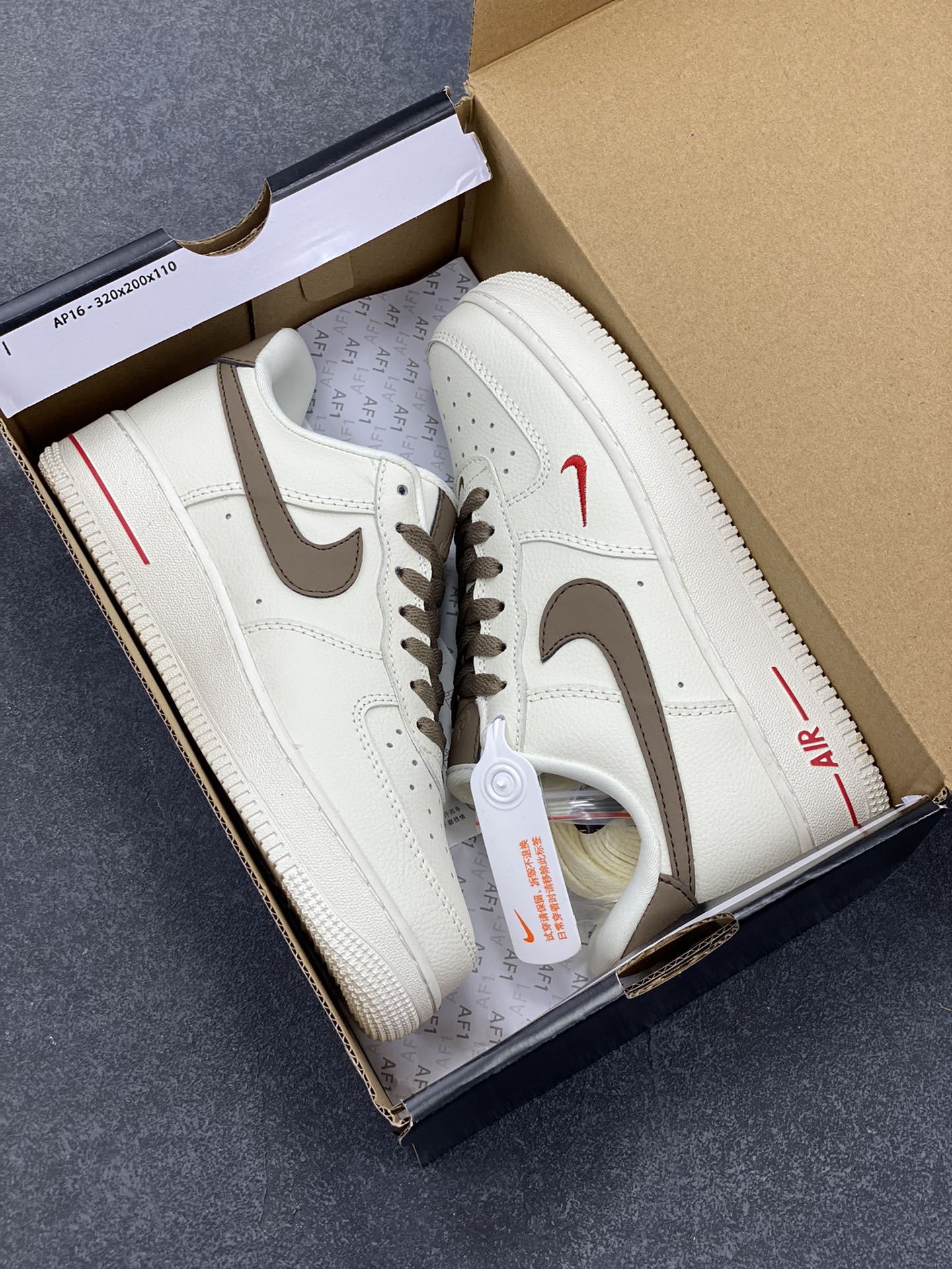 图片[9]-福利特价 Nike Air Force 1 Low ID 空军一号 经典低帮“奶白浅褐咖啡勾” #原楦头原纸板 打造最纯正空军版型 #专注外贸渠道 全掌内置气垫 #原盒配件 中底钢印俱全 货号：808788-996 尺码：36 36.5 37.5 38 38.5 39 40 40.5 41 42 42.5 43 44 44.5 45-选品中心