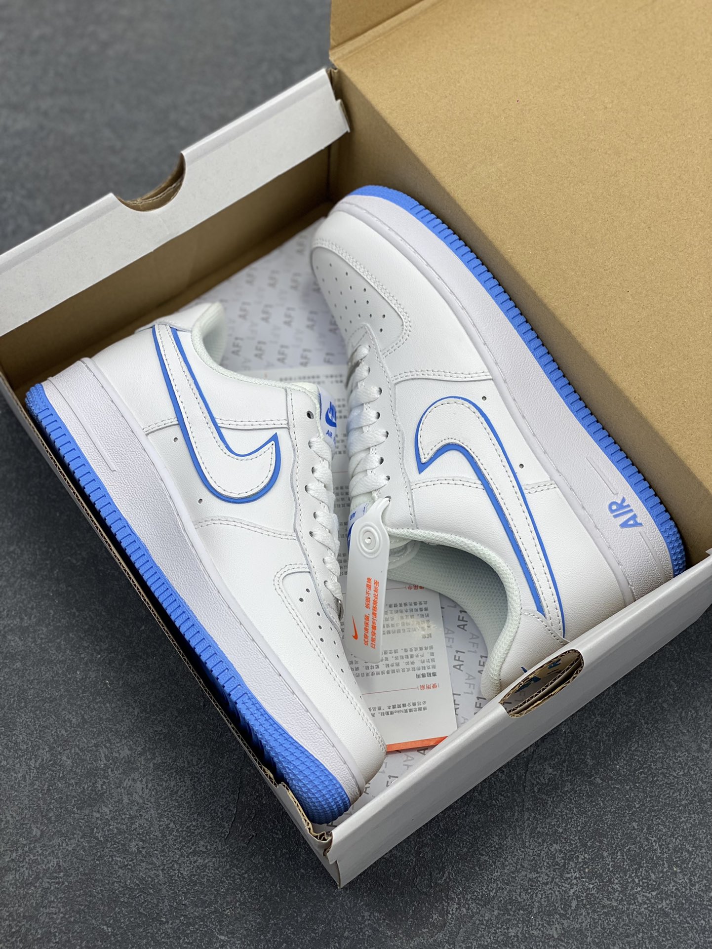 图片[9]-福利特价 Nike Air Force 1 Low 白蓝边 空军一号低帮运动休闲板鞋 原楦头原纸板 打造纯正空军版型 专注外贸渠道 全掌内置蜂窝气垫 原盒配件 原厂中底钢印、拉帮完美 货号：DV0788-101 尺码：36 36.5 37.5 38 38.5 39 40 40.5 41 42 42.5 43 44 44.5 45-选品中心