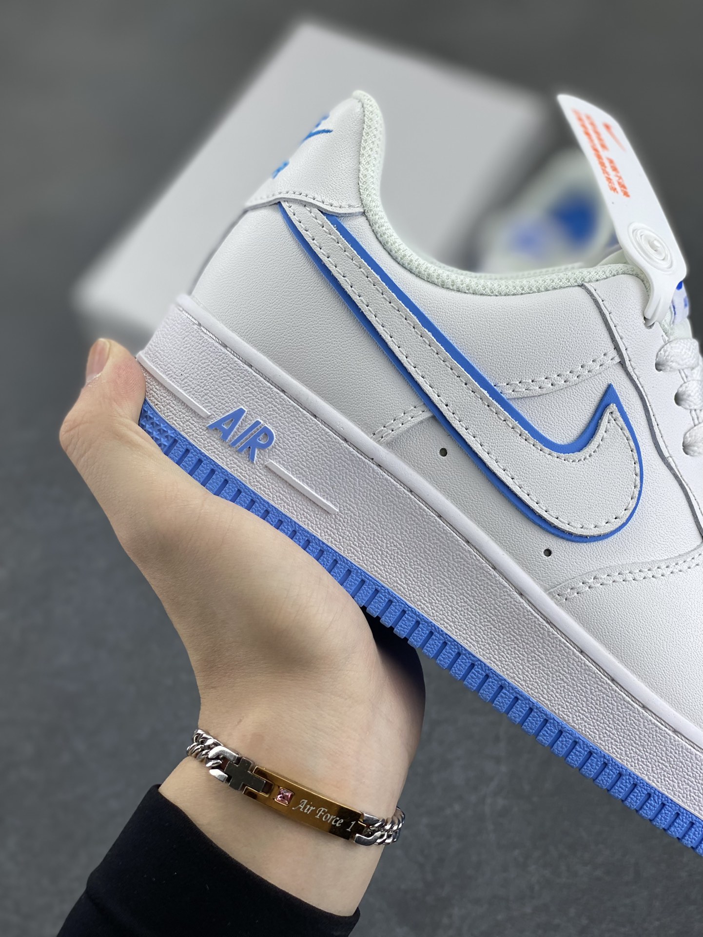 图片[6]-福利特价 Nike Air Force 1 Low 白蓝边 空军一号低帮运动休闲板鞋 原楦头原纸板 打造纯正空军版型 专注外贸渠道 全掌内置蜂窝气垫 原盒配件 原厂中底钢印、拉帮完美 货号：DV0788-101 尺码：36 36.5 37.5 38 38.5 39 40 40.5 41 42 42.5 43 44 44.5 45-选品中心