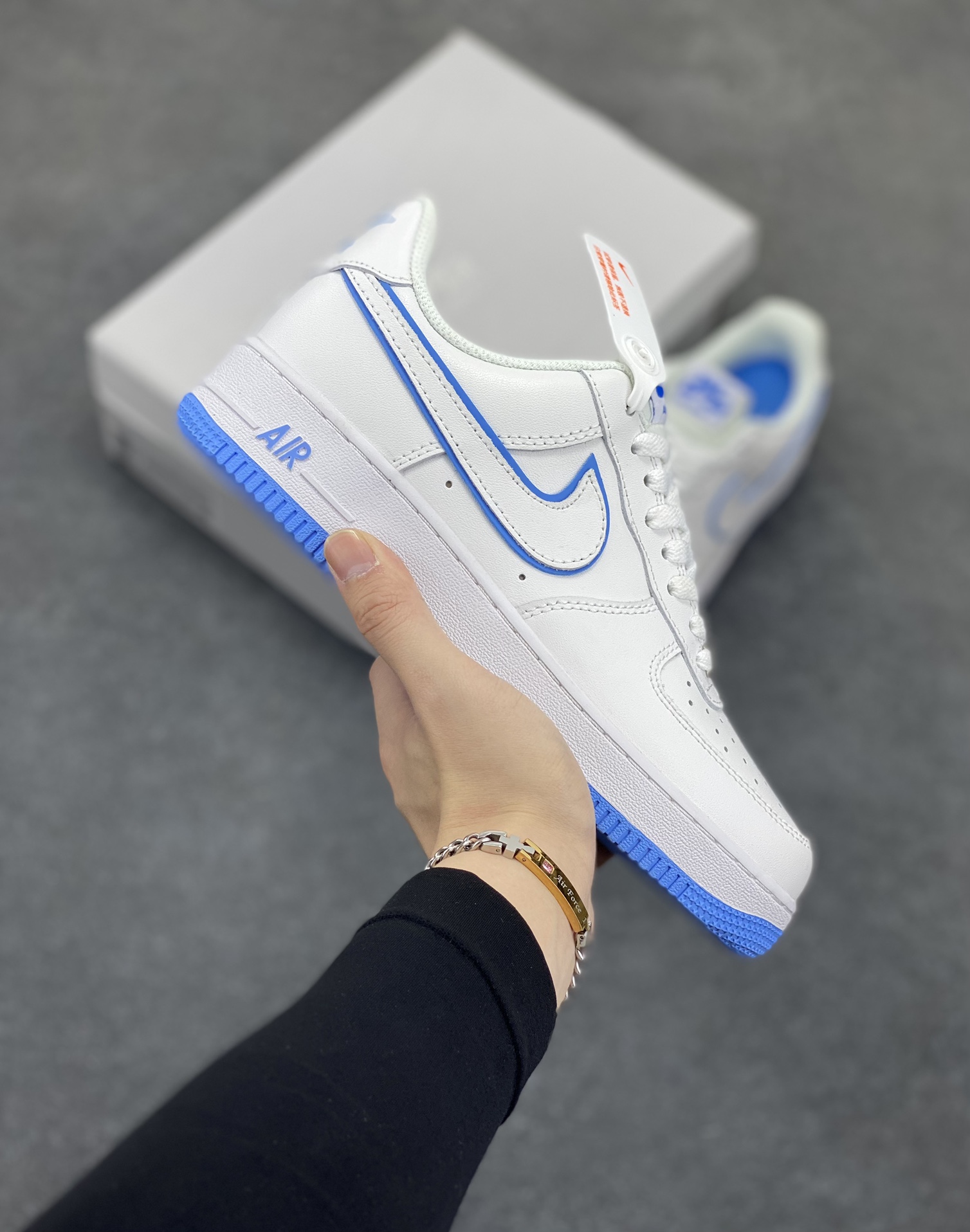 福利特价 Nike Air Force 1 Low 白蓝边 空军一号低帮运动休闲板鞋 原楦头原纸板 打造纯正空军版型 专注外贸渠道 全掌内置蜂窝气垫 原盒配件 原厂中底钢印、拉帮完美 货号：DV0788-101 尺码：36 36.5 37.5 38 38.5 39 40 40.5 41 42 42.5 43 44 44.5 45-选品中心