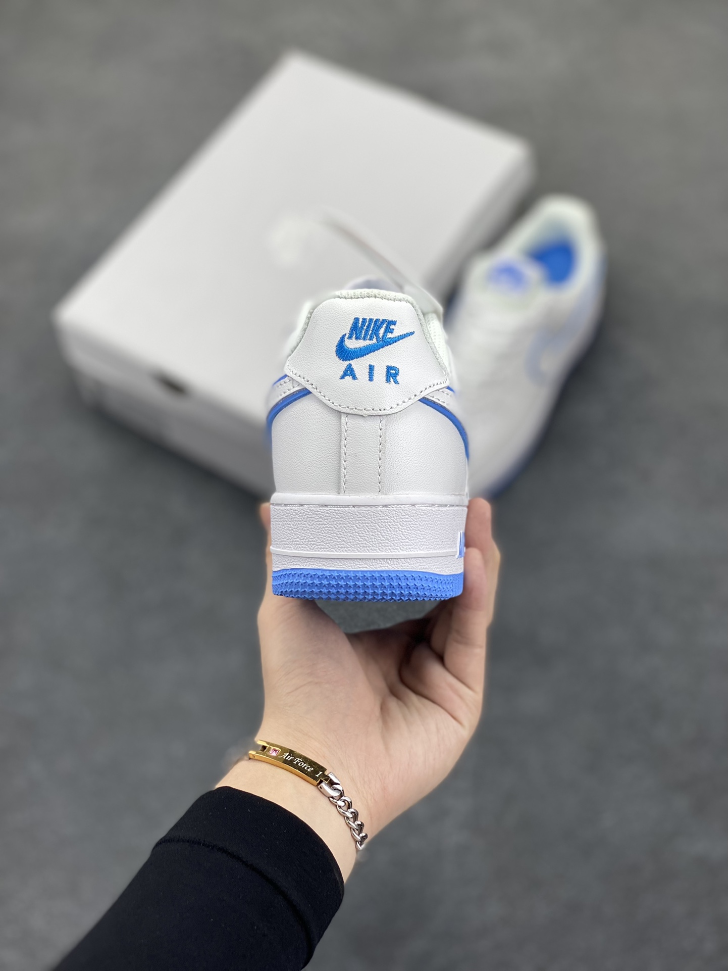 图片[4]-福利特价 Nike Air Force 1 Low 白蓝边 空军一号低帮运动休闲板鞋 原楦头原纸板 打造纯正空军版型 专注外贸渠道 全掌内置蜂窝气垫 原盒配件 原厂中底钢印、拉帮完美 货号：DV0788-101 尺码：36 36.5 37.5 38 38.5 39 40 40.5 41 42 42.5 43 44 44.5 45-选品中心
