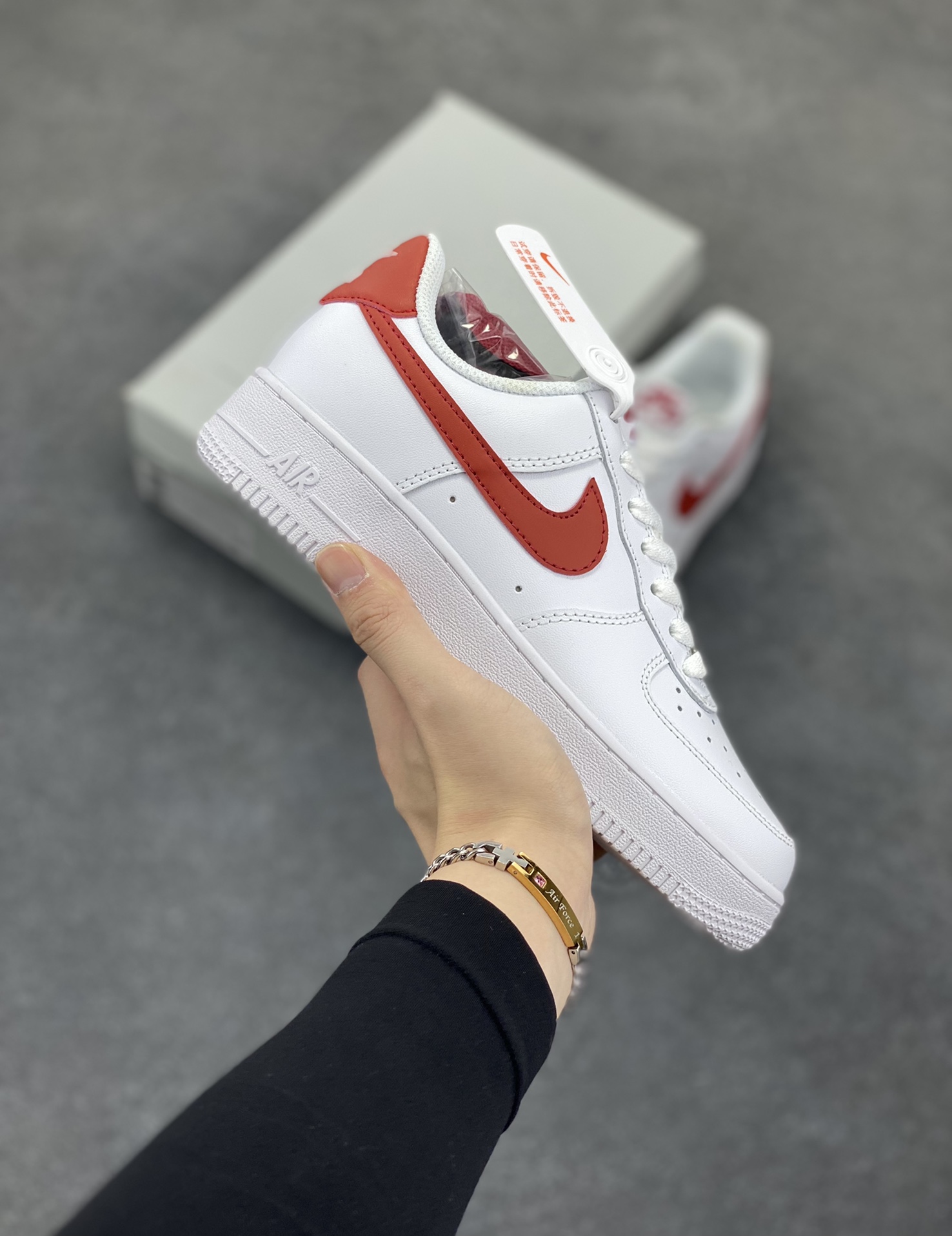 福利特价 Nike Air Force 1 Low 白红勾 空军一号低帮运动休闲板鞋 原楦头原纸板 打造纯正空军版型#专注外贸渠道 全掌内置蜂窝气垫 #原盒配件 原厂中底钢印、拉帮完美 货号：DX5883-102 尺码：36 36.5 37.5 38 38.5 39 40 40.5 41 42 42.5 43 44 44.5 45-选品中心