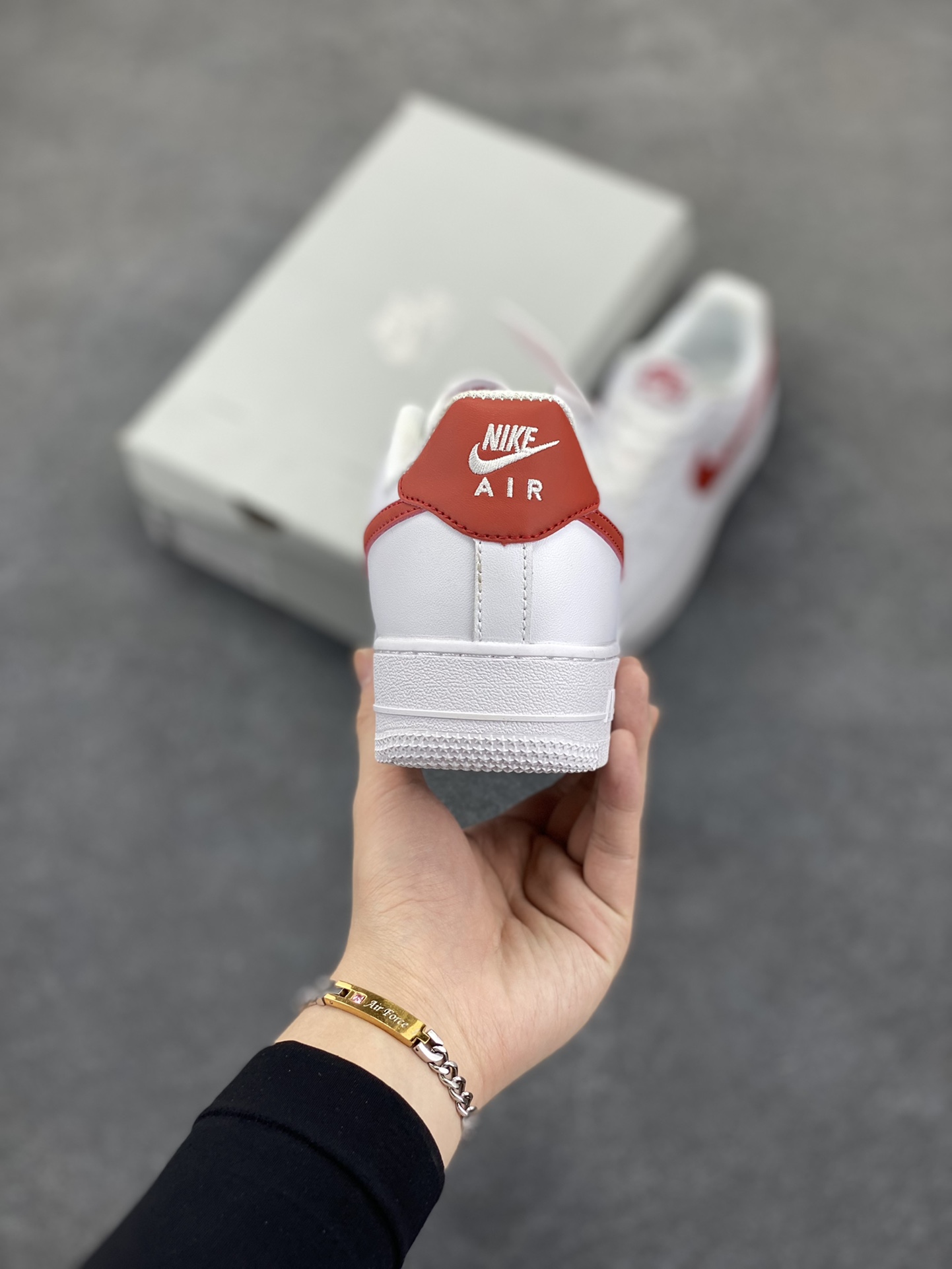 图片[4]-福利特价 Nike Air Force 1 Low 白红勾 空军一号低帮运动休闲板鞋 原楦头原纸板 打造纯正空军版型#专注外贸渠道 全掌内置蜂窝气垫 #原盒配件 原厂中底钢印、拉帮完美 货号：DX5883-102 尺码：36 36.5 37.5 38 38.5 39 40 40.5 41 42 42.5 43 44 44.5 45-选品中心