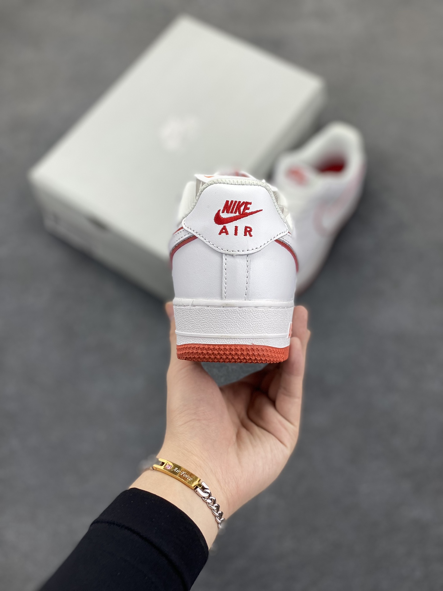 图片[4]-福利特价 Nike Air Force 1 Low 白橙边 空军一号低帮运动休闲板鞋 原楦头原纸板 打造纯正空军版型 专注外贸渠道 全掌内置蜂窝气垫 原盒配件 原厂中底钢印、拉帮完美 货号：DV0788-102 尺码：36 36.5 37.5 38 38.5 39 40 40.5 41 42 42.5 43 44 44.5 45-选品中心
