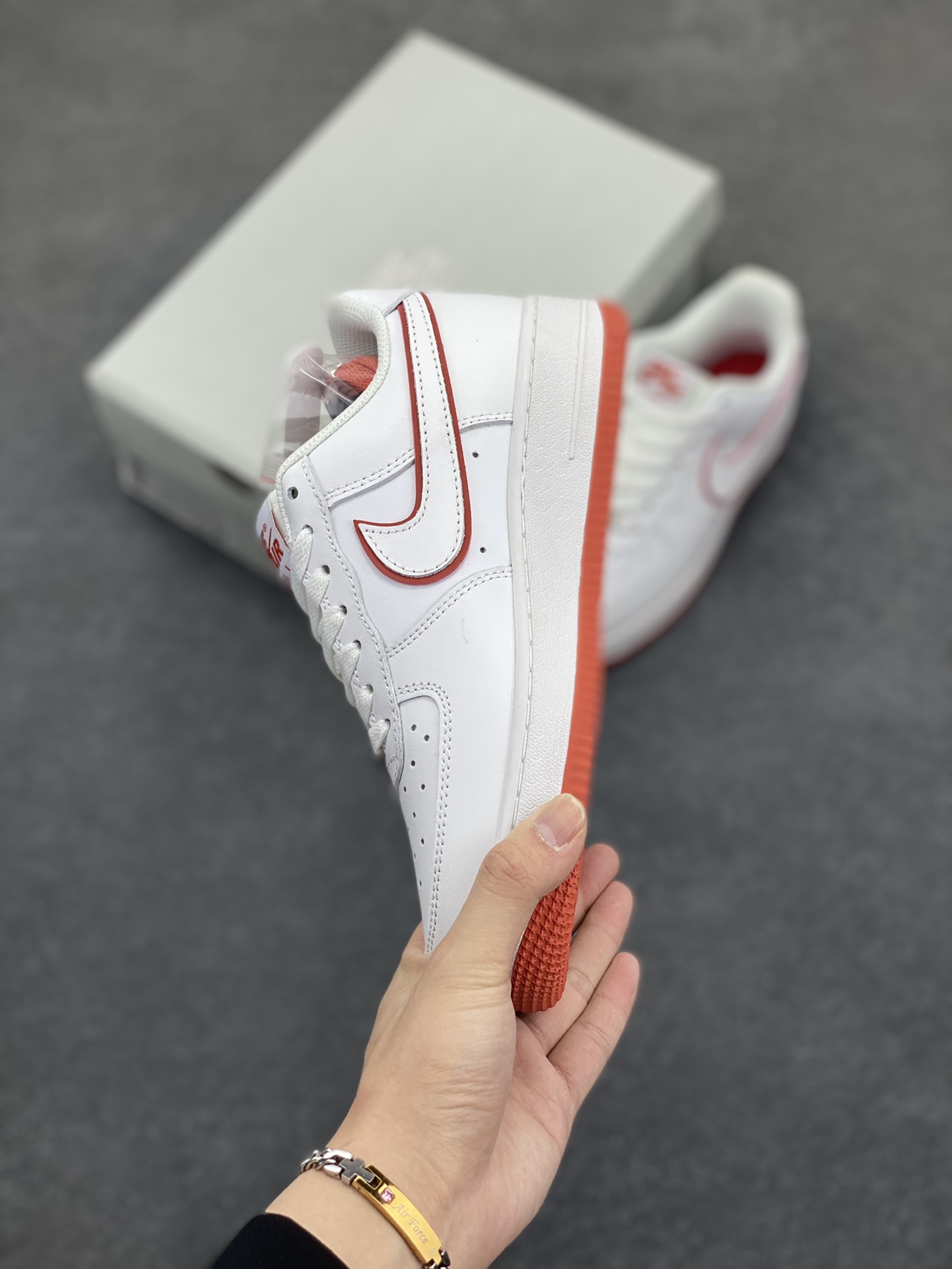 图片[3]-福利特价 Nike Air Force 1 Low 白橙边 空军一号低帮运动休闲板鞋 原楦头原纸板 打造纯正空军版型 专注外贸渠道 全掌内置蜂窝气垫 原盒配件 原厂中底钢印、拉帮完美 货号：DV0788-102 尺码：36 36.5 37.5 38 38.5 39 40 40.5 41 42 42.5 43 44 44.5 45-选品中心