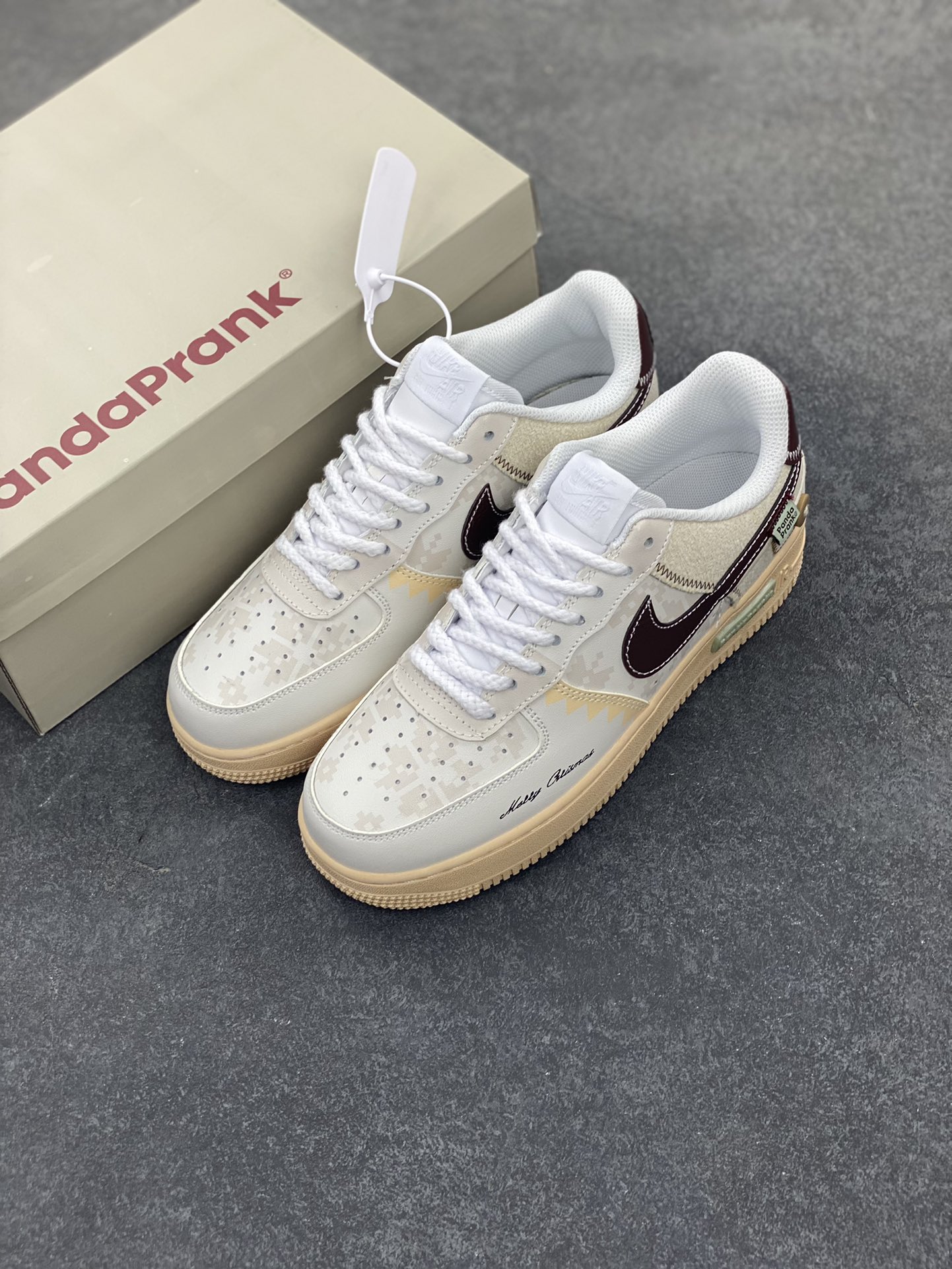 图片[8]-Nike Air Force 1 Low 空军一号低帮百搭休闲运动板鞋。柔软、弹性十足的缓震性能和出色的中底设计，横跨复古与现代的外型结合，造就出风靡全球三十多年的Force 1，直到今天还深受青睐。 货号：CW2288-111 尺码：36 36.5 37.5 38 38.5 39 40 40.5 41 42 42.5 43 44 44.5 45-选品中心