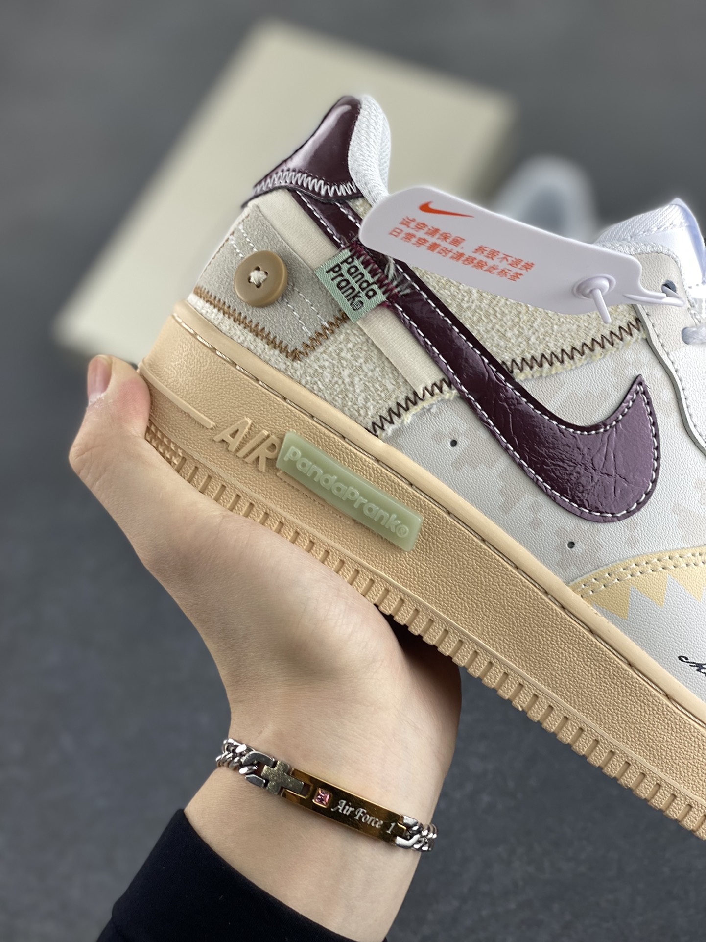 图片[6]-Nike Air Force 1 Low 空军一号低帮百搭休闲运动板鞋。柔软、弹性十足的缓震性能和出色的中底设计，横跨复古与现代的外型结合，造就出风靡全球三十多年的Force 1，直到今天还深受青睐。 货号：CW2288-111 尺码：36 36.5 37.5 38 38.5 39 40 40.5 41 42 42.5 43 44 44.5 45-选品中心