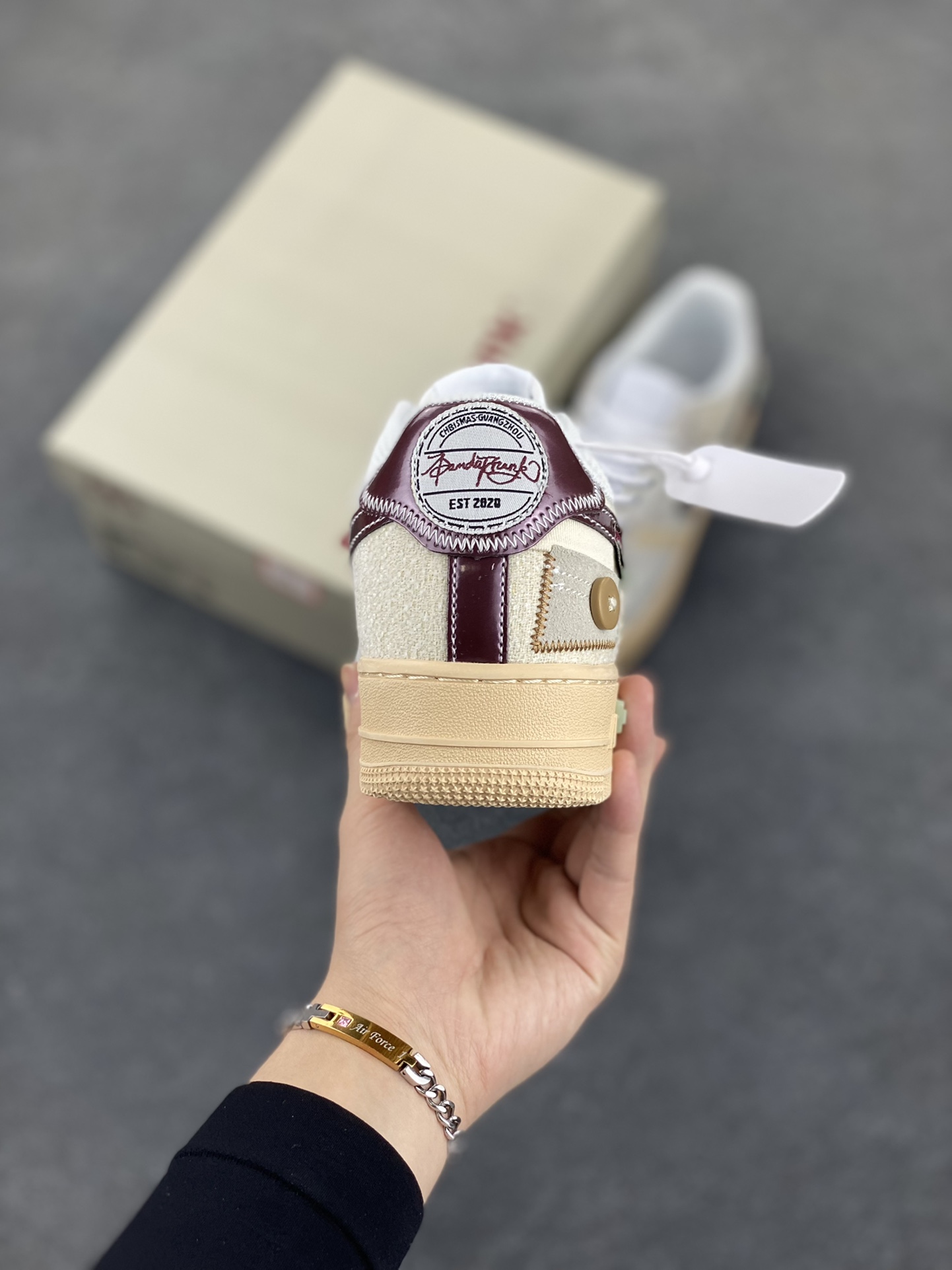 图片[4]-Nike Air Force 1 Low 空军一号低帮百搭休闲运动板鞋。柔软、弹性十足的缓震性能和出色的中底设计，横跨复古与现代的外型结合，造就出风靡全球三十多年的Force 1，直到今天还深受青睐。 货号：CW2288-111 尺码：36 36.5 37.5 38 38.5 39 40 40.5 41 42 42.5 43 44 44.5 45-选品中心