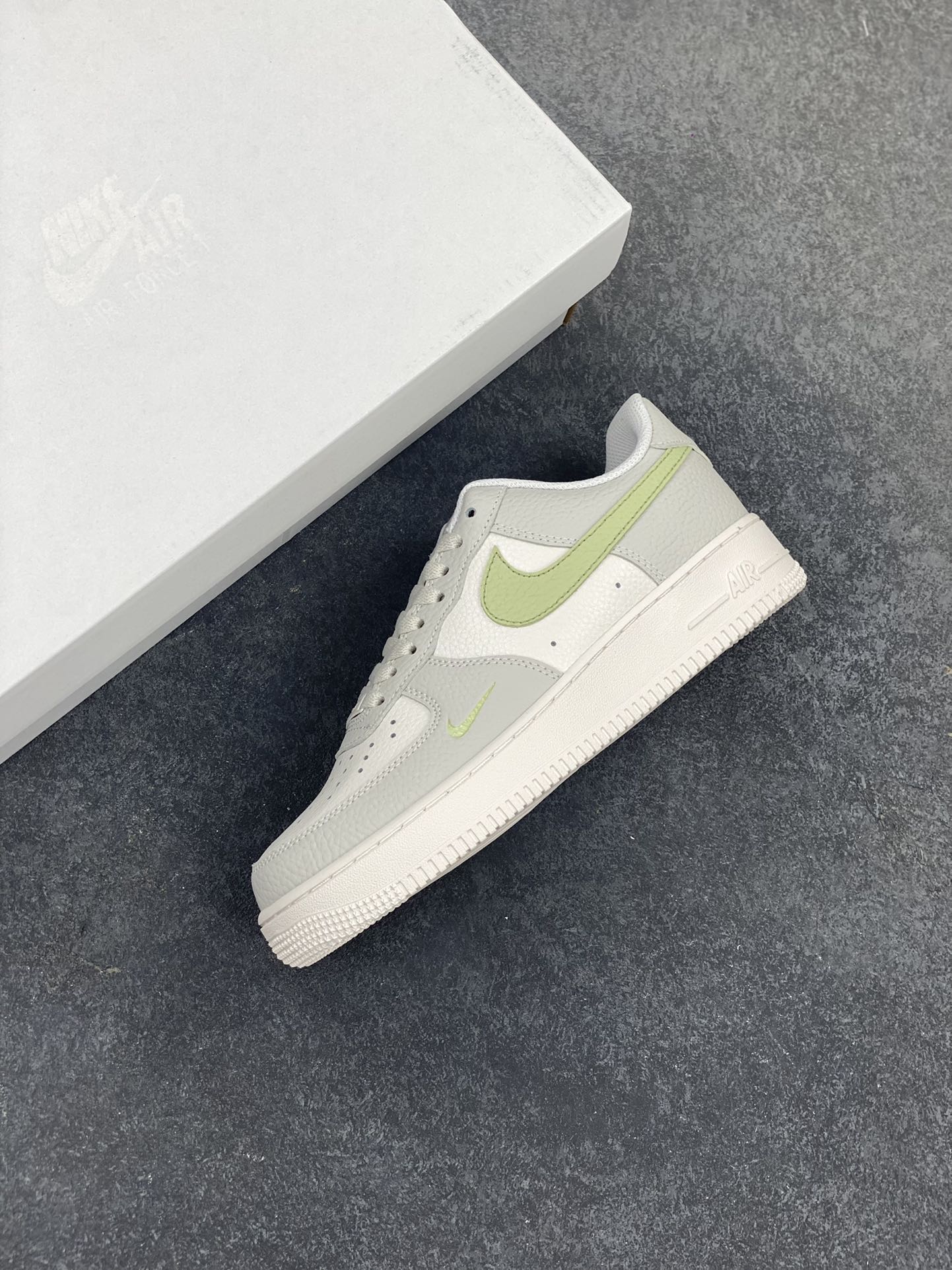 图片[7]-Air Force 1\’ 07 灰绿 原楦头原纸板 打造纯正空军版型 专注外贸渠道 全掌内置蜂窝气垫 #原盒配件 原厂中底钢印、拉帮完美 货号：IB3881-001 尺码：36 36.5 37.5 38 38.5 39 40 40.5 41 42 42.5 43 44 44.5 45-选品中心