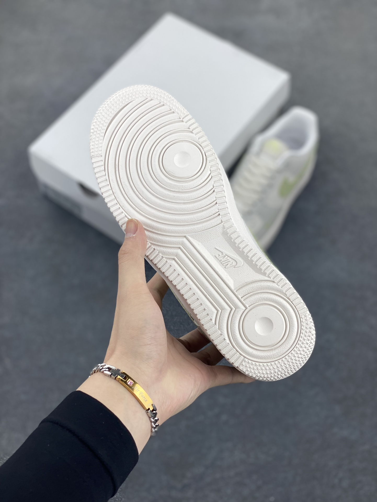 图片[5]-Air Force 1\’ 07 灰绿 原楦头原纸板 打造纯正空军版型 专注外贸渠道 全掌内置蜂窝气垫 #原盒配件 原厂中底钢印、拉帮完美 货号：IB3881-001 尺码：36 36.5 37.5 38 38.5 39 40 40.5 41 42 42.5 43 44 44.5 45-选品中心