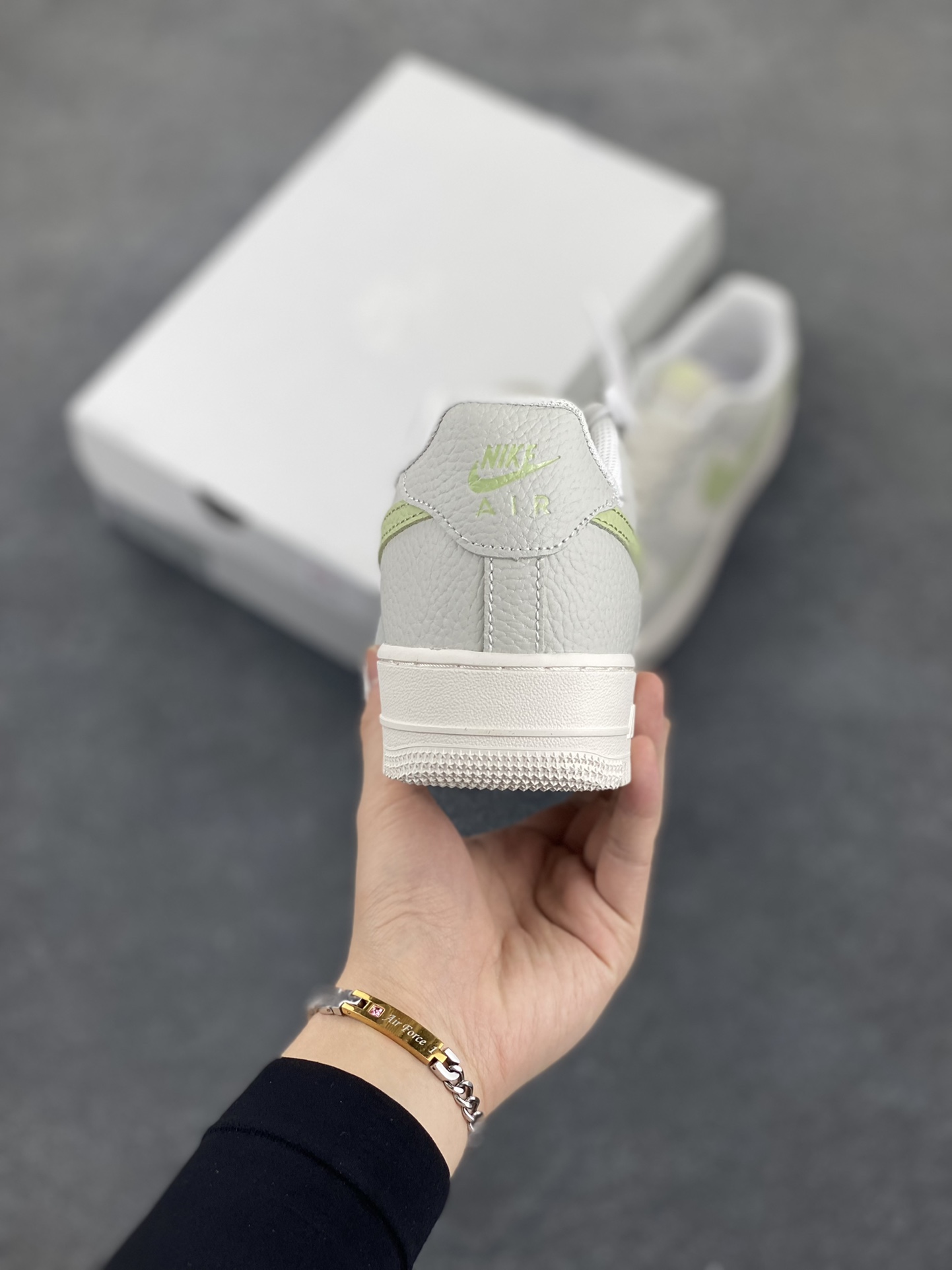 图片[4]-Air Force 1\’ 07 灰绿 原楦头原纸板 打造纯正空军版型 专注外贸渠道 全掌内置蜂窝气垫 #原盒配件 原厂中底钢印、拉帮完美 货号：IB3881-001 尺码：36 36.5 37.5 38 38.5 39 40 40.5 41 42 42.5 43 44 44.5 45-选品中心