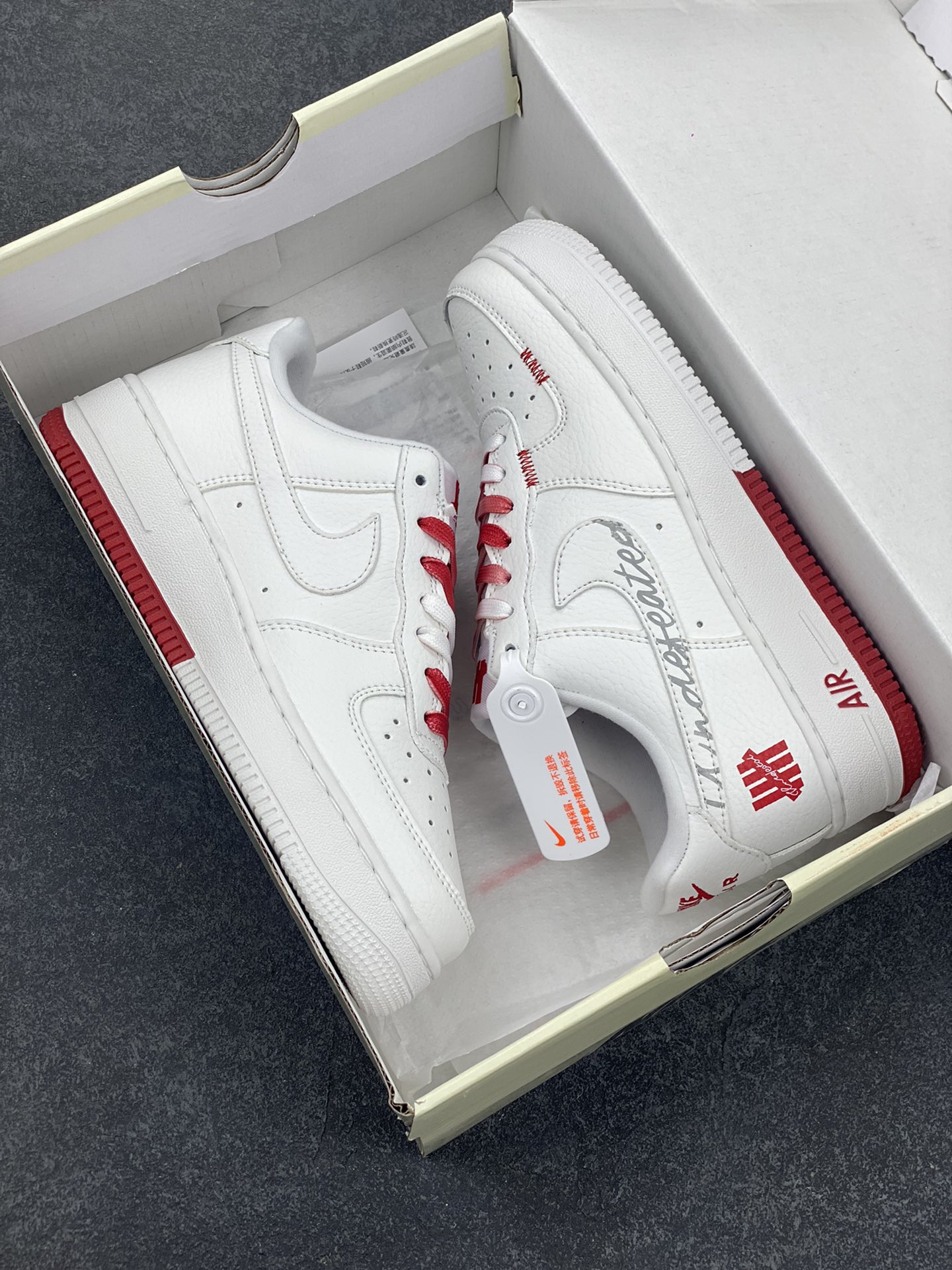 图片[9]-NIke Air Force 1 \’07 Low “UN联名”空军一号 低帮 运动鞋 休闲鞋 折边针车 工艺难度大 原楦头原纸板 原装鞋盒 定制五金配件 内置全掌气垫 原厂鞋底 货号：DQ6628-153 尺码：36 36.5 37.5 38 38.5 39 40 40.5 41 42 42.5 43 44 44.5 45-选品中心