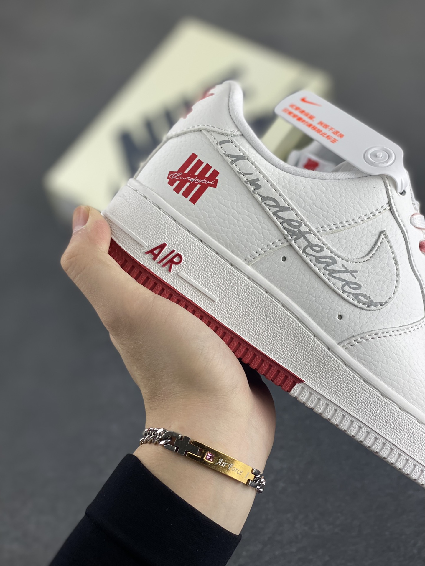 图片[6]-NIke Air Force 1 \’07 Low “UN联名”空军一号 低帮 运动鞋 休闲鞋 折边针车 工艺难度大 原楦头原纸板 原装鞋盒 定制五金配件 内置全掌气垫 原厂鞋底 货号：DQ6628-153 尺码：36 36.5 37.5 38 38.5 39 40 40.5 41 42 42.5 43 44 44.5 45-选品中心