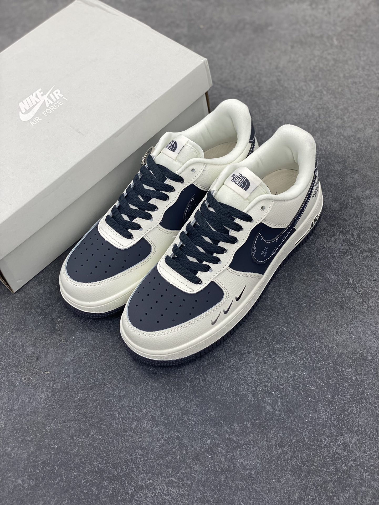 图片[8]-Nike Air Force 1 Low 空军一号低帮百搭休闲运动板鞋。柔软、弹性十足的缓震性能和出色的中底设计，横跨复古与现代的外型结合，造就出风靡全球三十多年的Force 1，直到今天还深受青睐。 货号：DZ4711-100 尺码：36 36.5 37.5 38 38.5 39 40 40.5 41 42 42.5 43 44 44.5 45-选品中心
