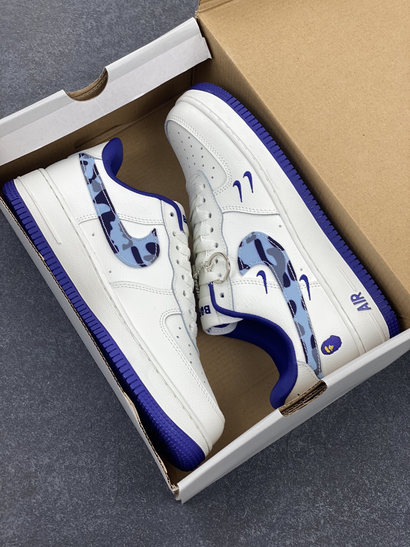 图片[9]-Nike Air Force 1 Low 空军一号低帮百搭休闲运动板鞋。柔软、弹性十足的缓震性能和出色的中底设计，横跨复古与现代的外型结合，造就出风靡全球三十多年的Force 1，直到今天还深受青睐。 货号：DZ4711-100 尺码：36 36.5 37.5 38 38.5 39 40 40.5 41 42 42.5 43 44 44.5 45-选品中心