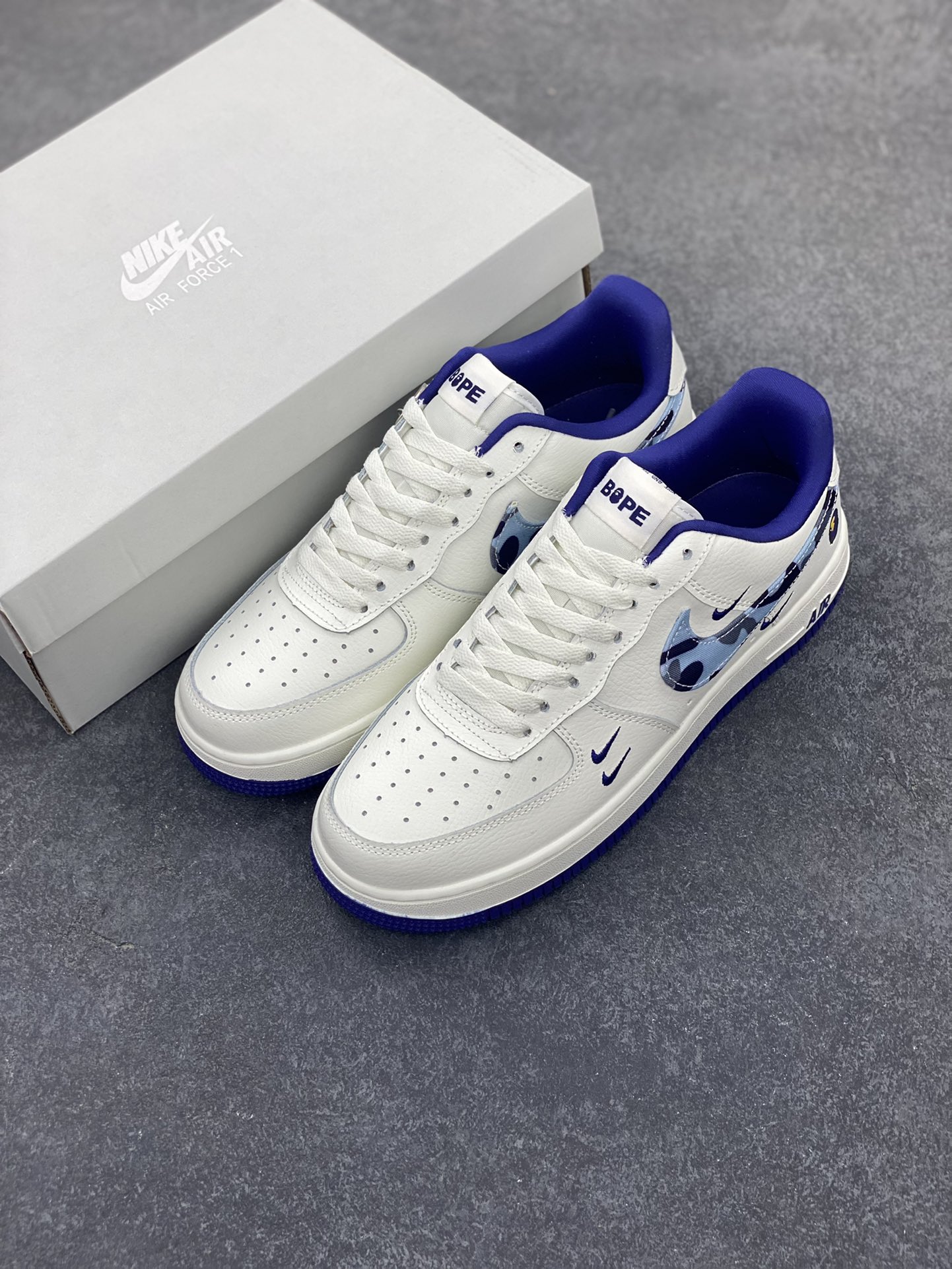 图片[8]-Nike Air Force 1 Low 空军一号低帮百搭休闲运动板鞋。柔软、弹性十足的缓震性能和出色的中底设计，横跨复古与现代的外型结合，造就出风靡全球三十多年的Force 1，直到今天还深受青睐。 货号：DZ4711-100 尺码：36 36.5 37.5 38 38.5 39 40 40.5 41 42 42.5 43 44 44.5 45-选品中心