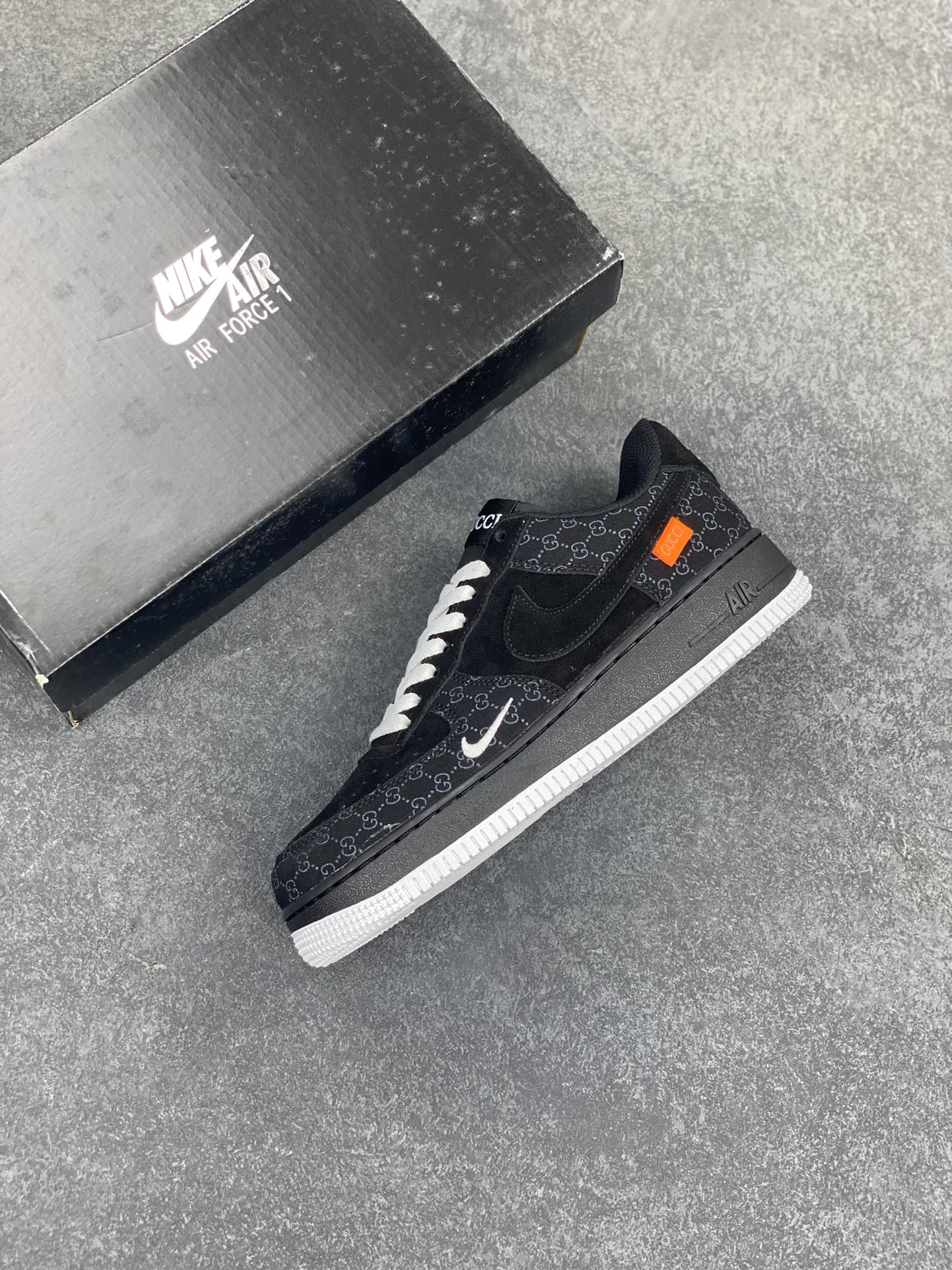 图片[7]-Nike Air Force 1 Low 空军一号低帮百搭休闲运动板鞋。柔软、弹性十足的缓震性能和出色的中底设计，横跨复古与现代的外型结合，造就出风靡全球三十多年的Force 1，直到今天还深受青睐。 货号：DJ7998-100 尺码：36 36.5 37.5 38 38.5 39 40 40.5 41 42 42.5 43 44 44.5 45-选品中心