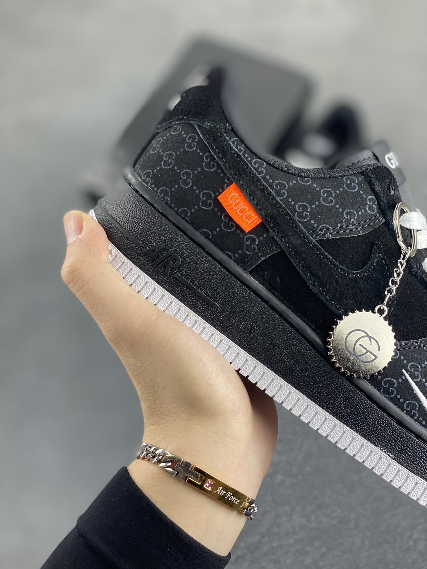 图片[6]-Nike Air Force 1 Low 空军一号低帮百搭休闲运动板鞋。柔软、弹性十足的缓震性能和出色的中底设计，横跨复古与现代的外型结合，造就出风靡全球三十多年的Force 1，直到今天还深受青睐。 货号：DJ7998-100 尺码：36 36.5 37.5 38 38.5 39 40 40.5 41 42 42.5 43 44 44.5 45-选品中心