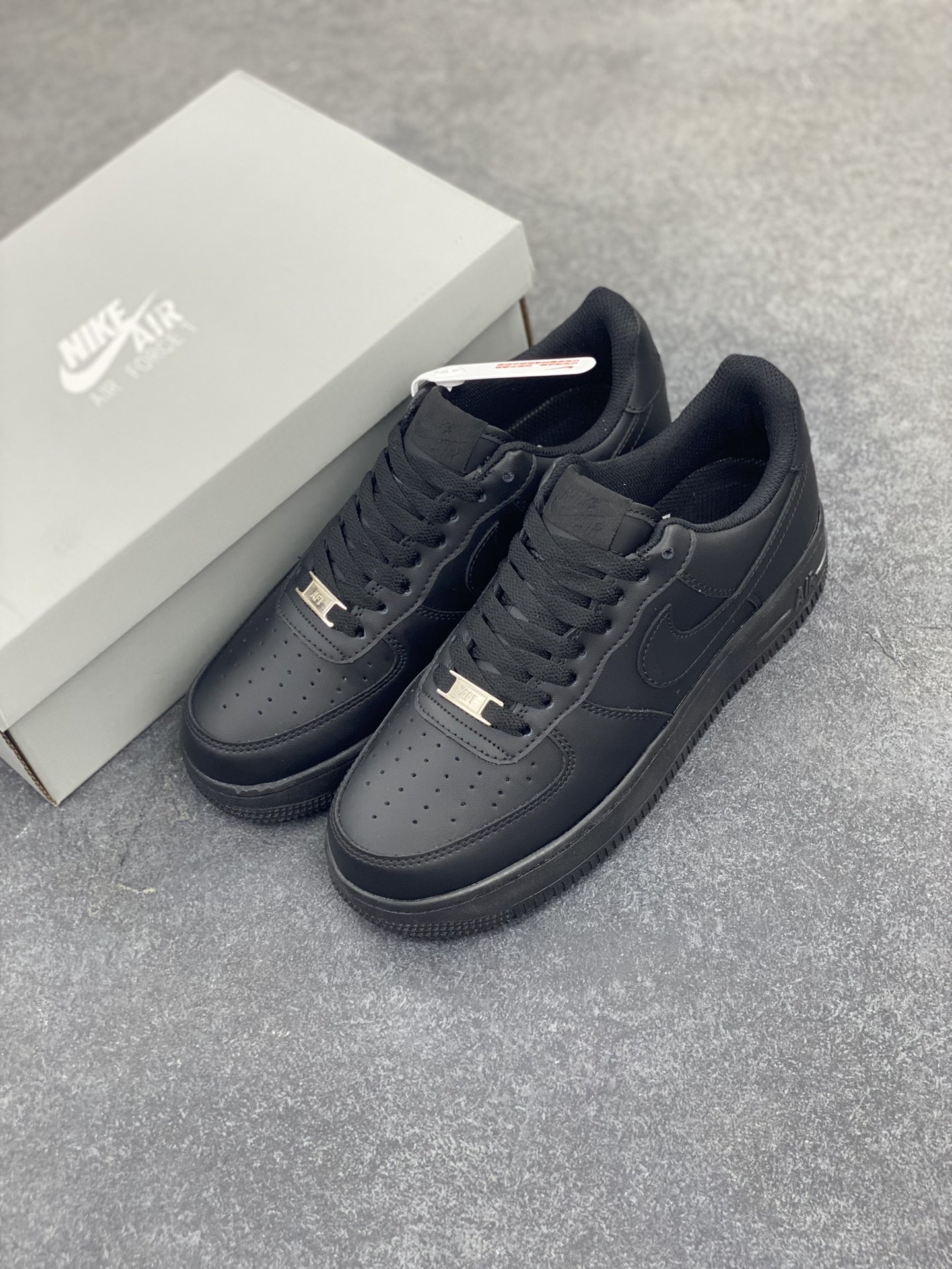 图片[8]-福利特价 ❗️ Nk Air Force 1 空军全黑 纯黑色 客供模具、打造最完美空军鞋型 卖了上万双好评无数，欢迎对比 货号：CW2288-001 尺码：36 36.5 37.5 38 38.5 39 40 40.5 41 42 42.5 43 44 44.5 45 46-选品中心