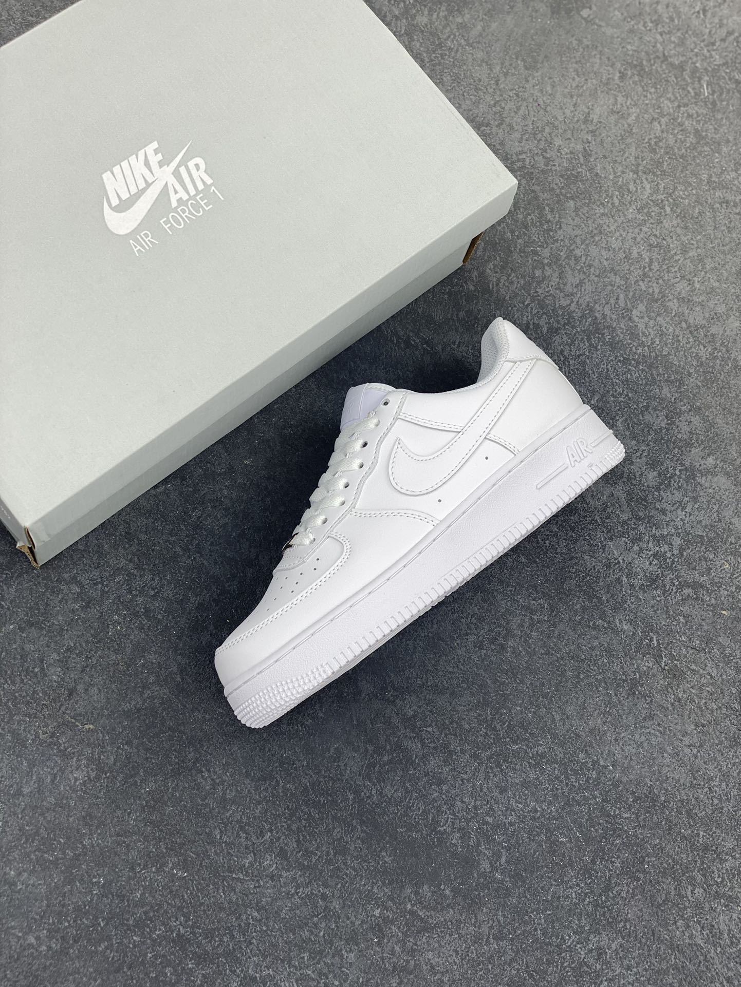 图片[7]-福利特价 ❗️ Nk Air Force 1 空军全白 纯白色 客供模具、打造最完美空军鞋型 卖了上万双好评无数，欢迎对比 货号：CW2288-111 尺码：36 36.5 37.5 38 38.5 39 40 40.5 41 42 42.5 43 44 44.5 45 46 47-选品中心