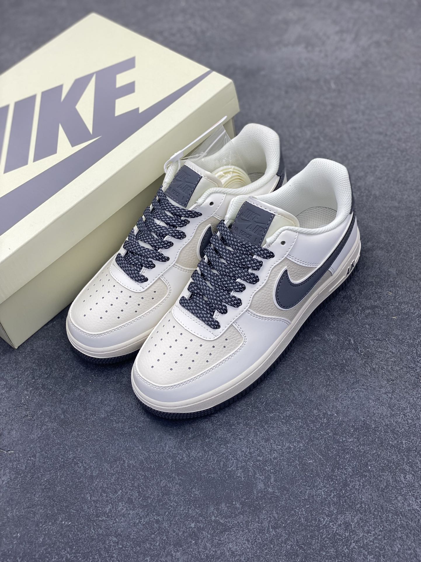 图片[8]-Nike Air Force 1 Low \’07 米深灰 满天星低帮空军一号休闲板鞋 客供高亮3m反光 定制头成皮料 定制鞋盒 原楦原纸板 纯正版型 内置全掌气垫 货号：GL6835-013 尺码：36 36.5 37.5 38 38.5 39 40 40.5 41 42 42.5 43 44 44.5 45-选品中心