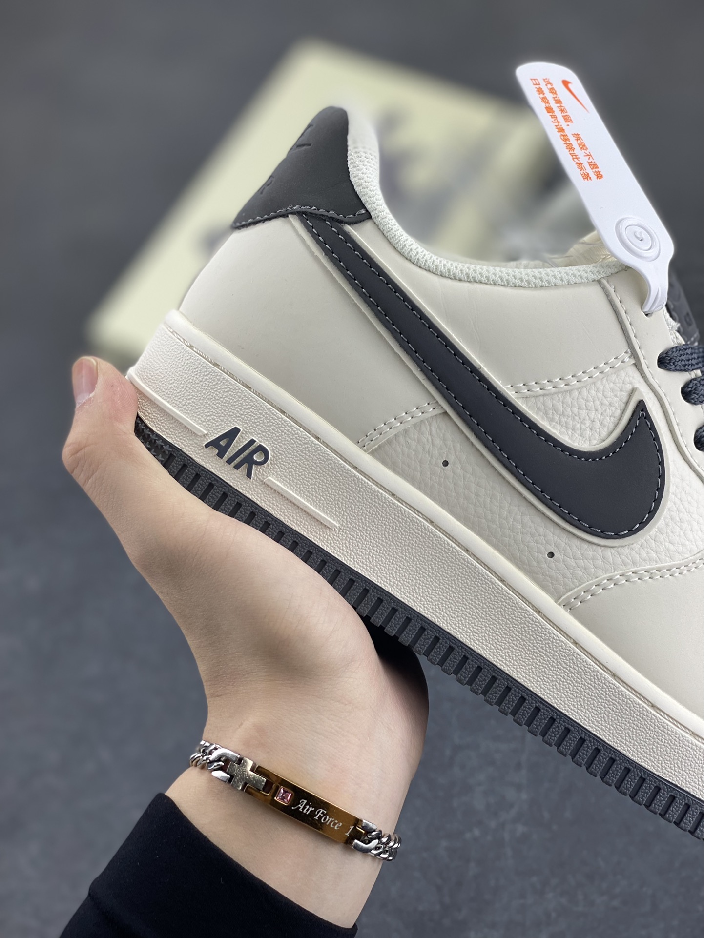 图片[6]-Nike Air Force 1 Low \’07 米深灰 满天星低帮空军一号休闲板鞋 客供高亮3m反光 定制头成皮料 定制鞋盒 原楦原纸板 纯正版型 内置全掌气垫 货号：GL6835-013 尺码：36 36.5 37.5 38 38.5 39 40 40.5 41 42 42.5 43 44 44.5 45-选品中心