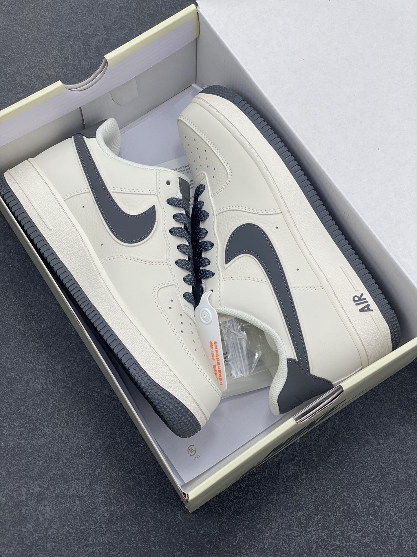 图片[9]-Nike Air Force 1 Low \’07 米深灰 满天星低帮空军一号休闲板鞋 客供高亮3m反光 定制头成皮料 定制鞋盒 原楦原纸板 纯正版型 内置全掌气垫 货号：GL6835-013 尺码：36 36.5 37.5 38 38.5 39 40 40.5 41 42 42.5 43 44 44.5 45-选品中心