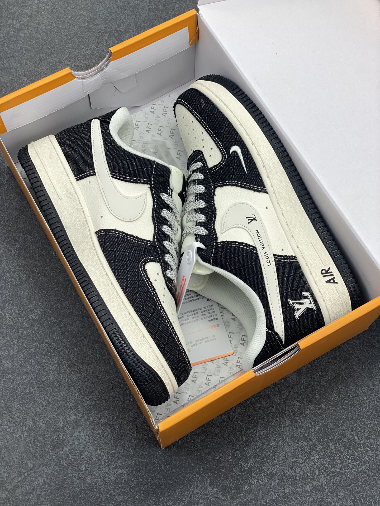 图片[9]-NIke Air Force 1 \’07 Low “LV联名——牛仔黑布”空军一号 低帮 运动鞋 休闲鞋 折边针车 工艺难度大 原楦头原纸板 原装鞋盒 定制五金配件 内置全掌气垫 原厂鞋底 货号：XS1958-550 尺码：36 36.5 37.5 38 38.5 39 40 40.5 41 42 42.5 43 44 44.5 45-选品中心