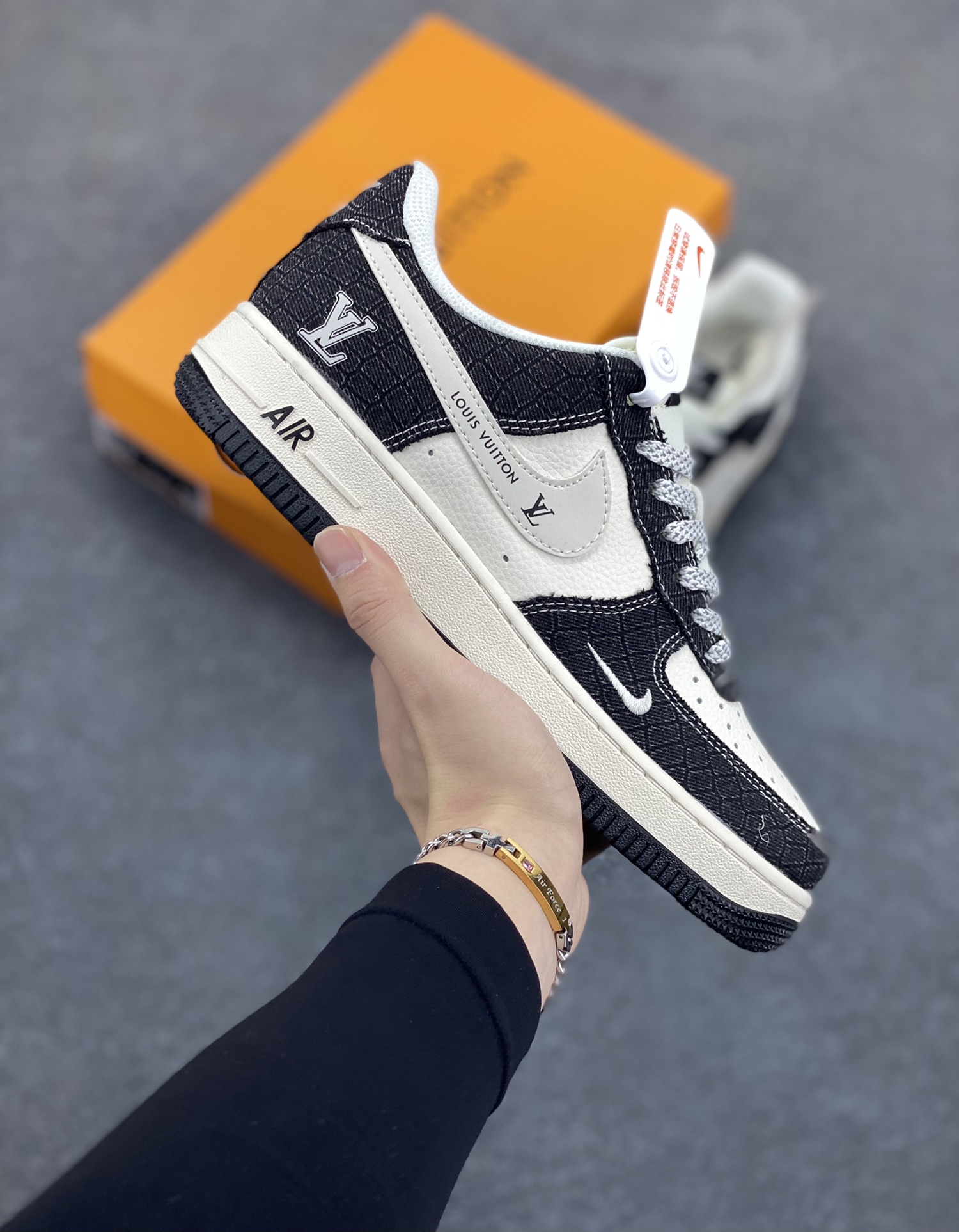 NIke Air Force 1 \’07 Low “LV联名——牛仔黑布”空军一号 低帮 运动鞋 休闲鞋 折边针车 工艺难度大 原楦头原纸板 原装鞋盒 定制五金配件 内置全掌气垫 原厂鞋底 货号:XS1958-550 尺码:36 36.5 37.5 38 38.5 39 40 40.5 41 42 42.5 43 44 44.5 45-选品中心