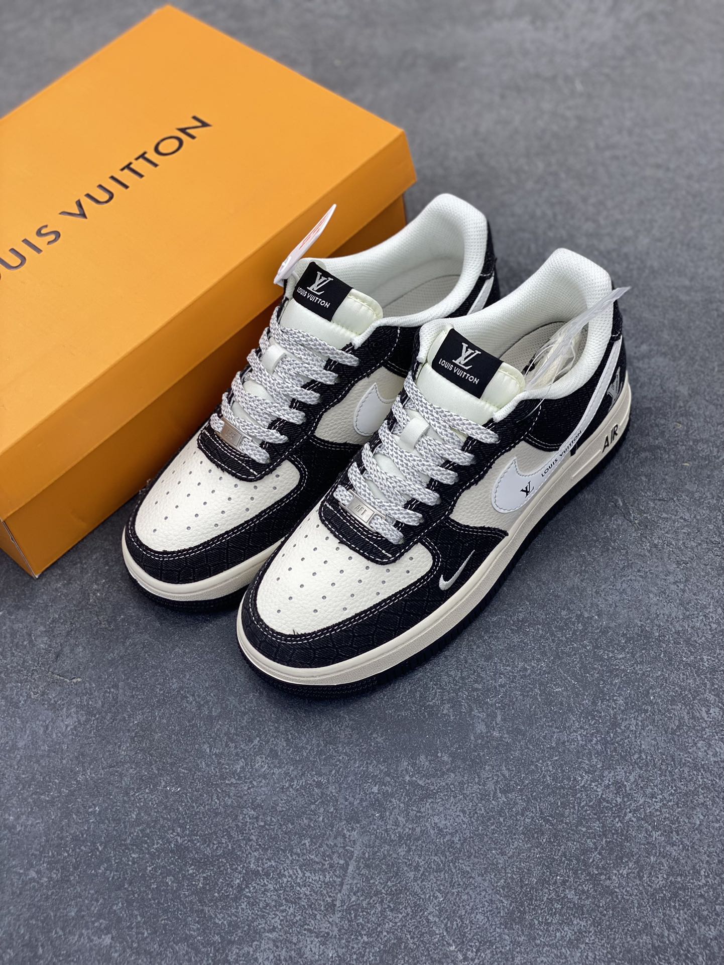 图片[8]-NIke Air Force 1 \’07 Low “LV联名——牛仔黑布”空军一号 低帮 运动鞋 休闲鞋 折边针车 工艺难度大 原楦头原纸板 原装鞋盒 定制五金配件 内置全掌气垫 原厂鞋底 货号：XS1958-550 尺码：36 36.5 37.5 38 38.5 39 40 40.5 41 42 42.5 43 44 44.5 45-选品中心