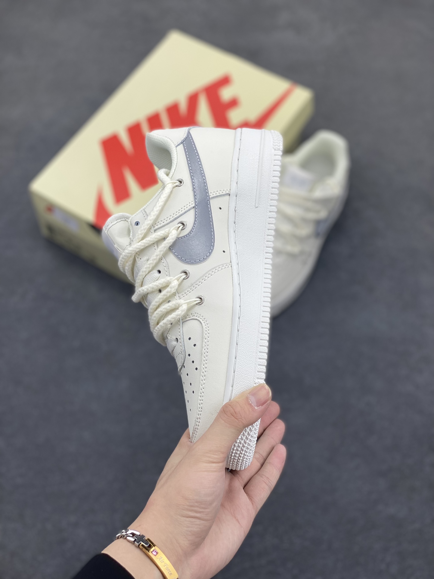 图片[3]-高端定制Nike Air Force 1 \’07 Low 暴力熊联名–泼墨印花 高端定制 低帮休闲板鞋 定制鞋盒 大厂纯原品质出货 超高清洁度 皮料切割干净无任何毛边 细节完美 货号：SL-886811 尺码：36 36.5 37.5 38 38.5 39 40 40.5 41 42 42.5 43 44 44.5 45-选品中心