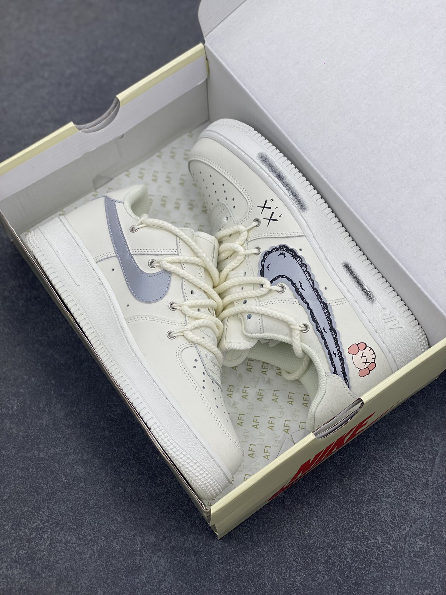 图片[9]-高端定制Nike Air Force 1 \’07 Low 暴力熊联名–泼墨印花 高端定制 低帮休闲板鞋 定制鞋盒 大厂纯原品质出货 超高清洁度 皮料切割干净无任何毛边 细节完美 货号：SL-886811 尺码：36 36.5 37.5 38 38.5 39 40 40.5 41 42 42.5 43 44 44.5 45-选品中心