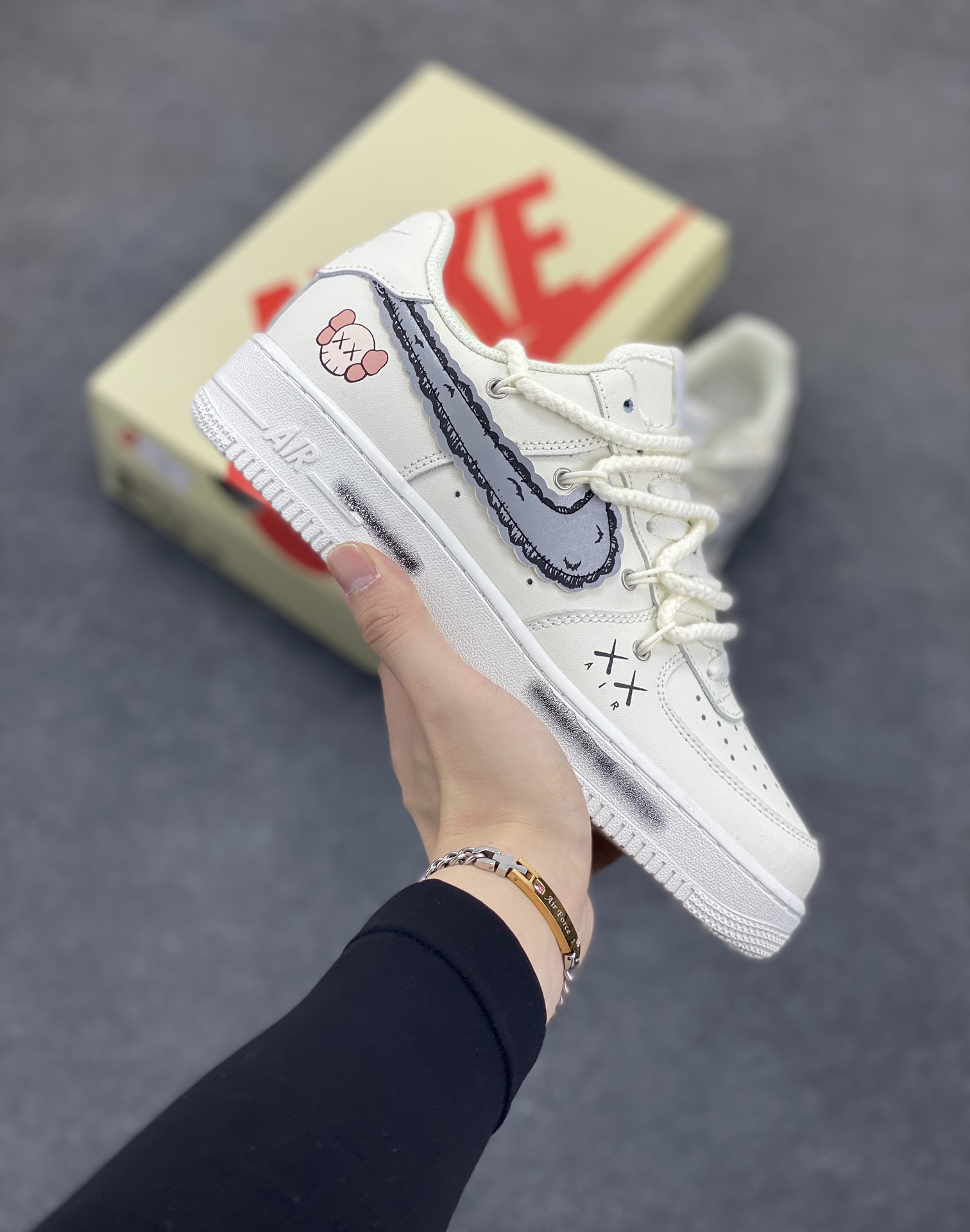 高端定制Nike Air Force 1 \'07 Low 暴力熊联名--泼墨印花 高端定制 低帮休闲板鞋 定制鞋盒 大厂纯原品质出货 超高清洁度 皮料切割干净无任何毛边 细节完美 货号：SL-886811 尺码：36 36.5 37.5 38 38.5 39 40 40.5 41 42 42.5 43 44 44.5 45-选品中心