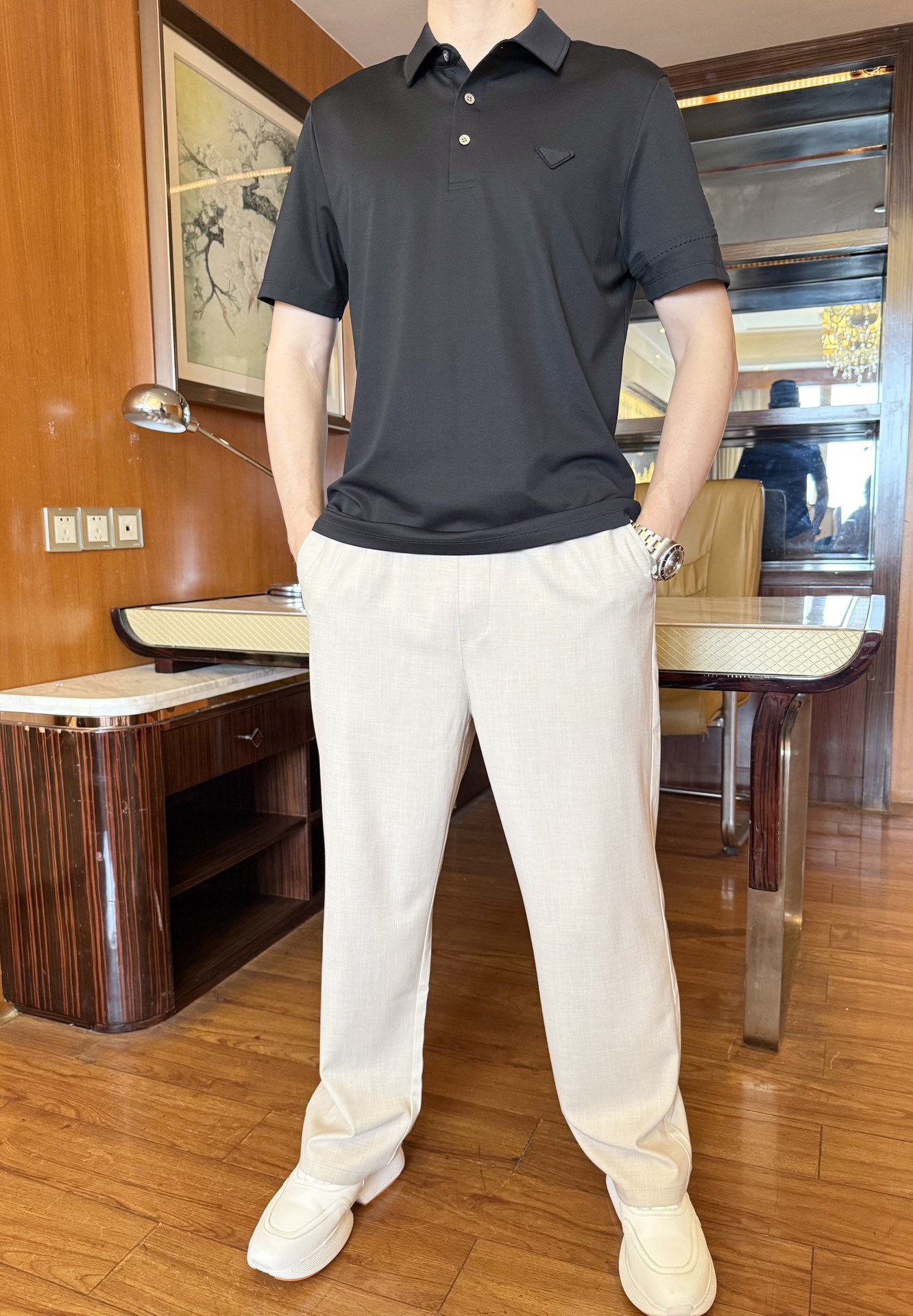 NO:137880,Prada-2025 counter latest hot Polo is shipped, and European and American counters are released simultaneously!  Selected Italian imported Tianshi cotton fabric with simple and elegant design, the brand triangle mark on the chest highlights the charm, business and casual quality. Number 48-56 (model 173/130 wears 48, with Hong Kong Lane Crawford gift box packaging), prada, alexander wang19860909普拉达-2025专柜最新爆款Polo出货 欧美专柜同步发售！精选意大利进口天丝棉面料搭配简约大方的设计,胸口的品牌三角标彰显韵味 商务休闲精品.码数48-56（模特173/130穿48,配香港连卡佛礼盒包装）,,prada,alexander wang,Men's clothing