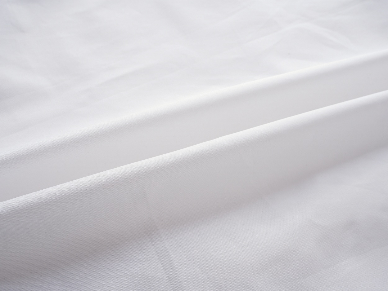 Balenciaga 印花字母ロゴ長袖シャツ - 快適さとエレガンスを兼ね備えた一枚