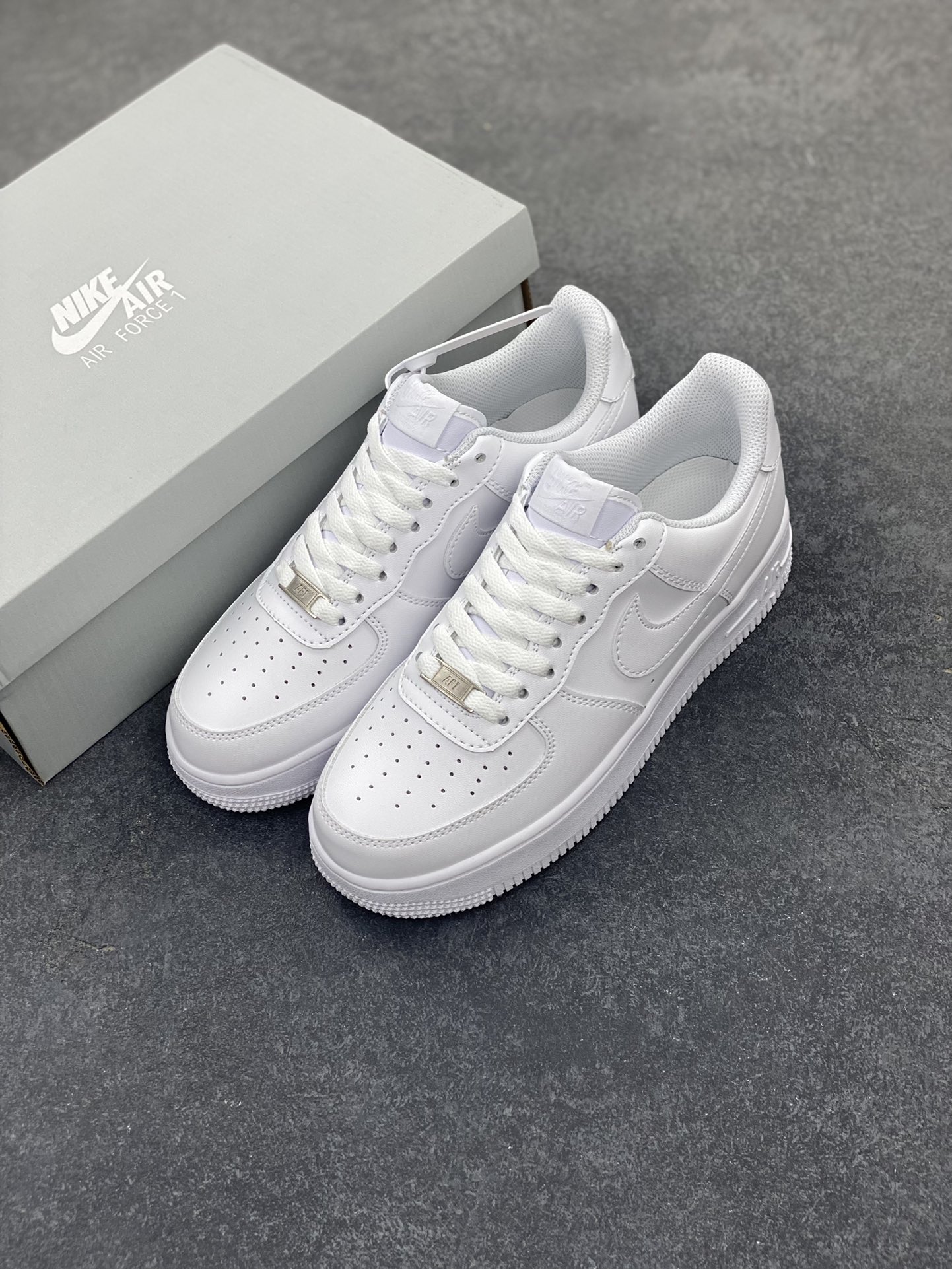 图片[8]-福利特价 ❗️ Nk Air Force 1 空军全白 纯白色 客供模具、打造最完美空军鞋型 卖了上万双好评无数，欢迎对比 货号：CW2288-111 尺码：36 36.5 37.5 38 38.5 39 40 40.5 41 42 42.5 43 44 44.5 45 46 47-选品中心