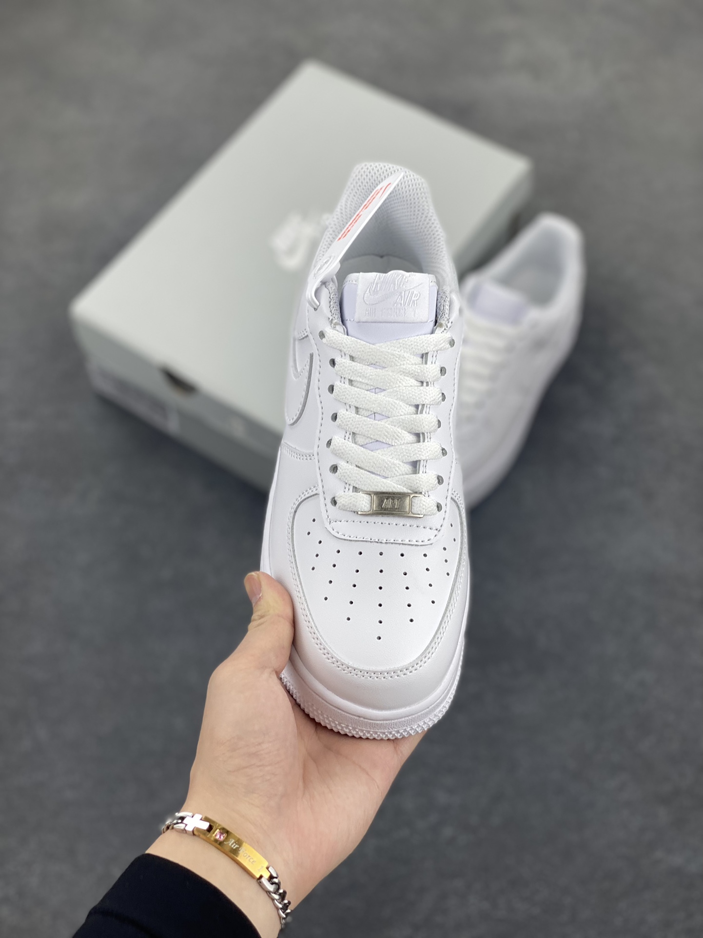 图片[2]-福利特价 ❗️ Nk Air Force 1 空军全白 纯白色 客供模具、打造最完美空军鞋型 卖了上万双好评无数，欢迎对比 货号：CW2288-111 尺码：36 36.5 37.5 38 38.5 39 40 40.5 41 42 42.5 43 44 44.5 45 46 47-选品中心