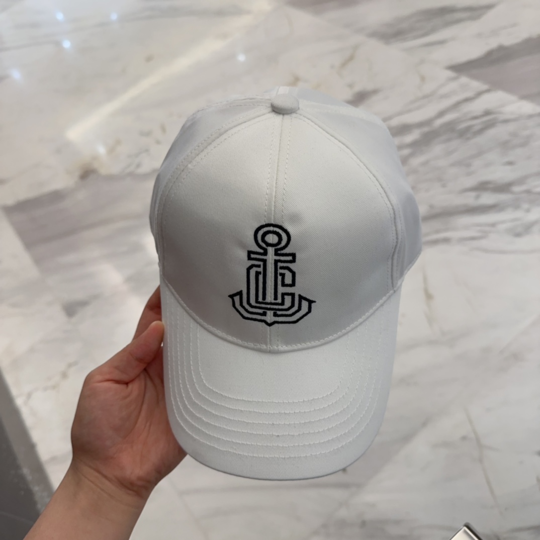 

CELIN*·赛琳ss新款凯旋门绣花棒球帽🧢帽型完全按照定做。凯旋门图案章仔区别市面版本，大小及圈圈