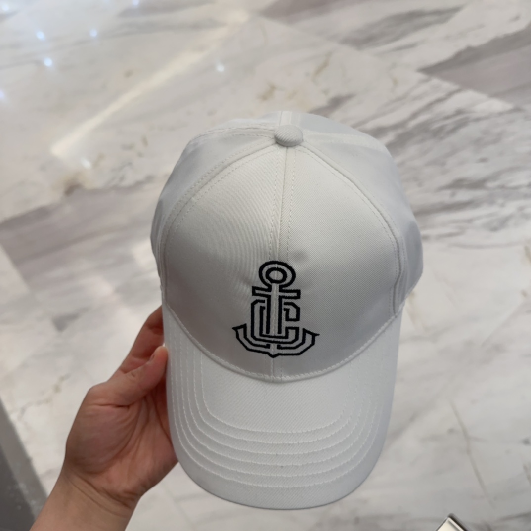 

CELIN*·赛琳ss新款凯旋门绣花棒球帽🧢帽型完全按照定做。凯旋门图案章仔区别市面版本，大小及圈圈