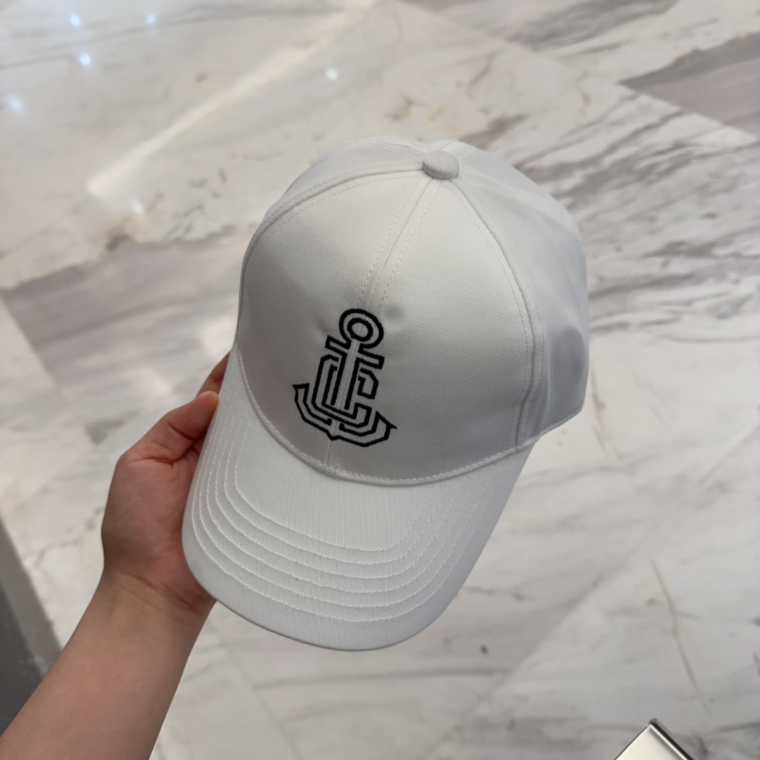 

CELIN*·赛琳ss新款凯旋门绣花棒球帽🧢帽型完全按照定做。凯旋门图案章仔区别市面版本，大小及圈圈