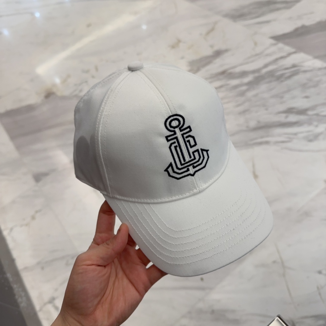 

CELIN*·赛琳ss新款凯旋门绣花棒球帽🧢帽型完全按照定做。凯旋门图案章仔区别市面版本，大小及圈圈