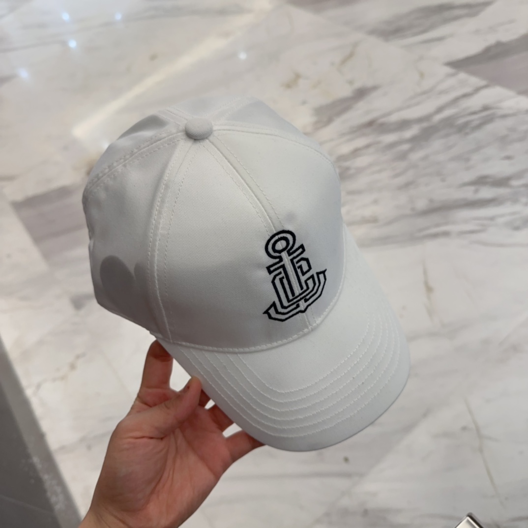 

CELIN*·赛琳ss新款凯旋门绣花棒球帽🧢帽型完全按照定做。凯旋门图案章仔区别市面版本，大小及圈圈