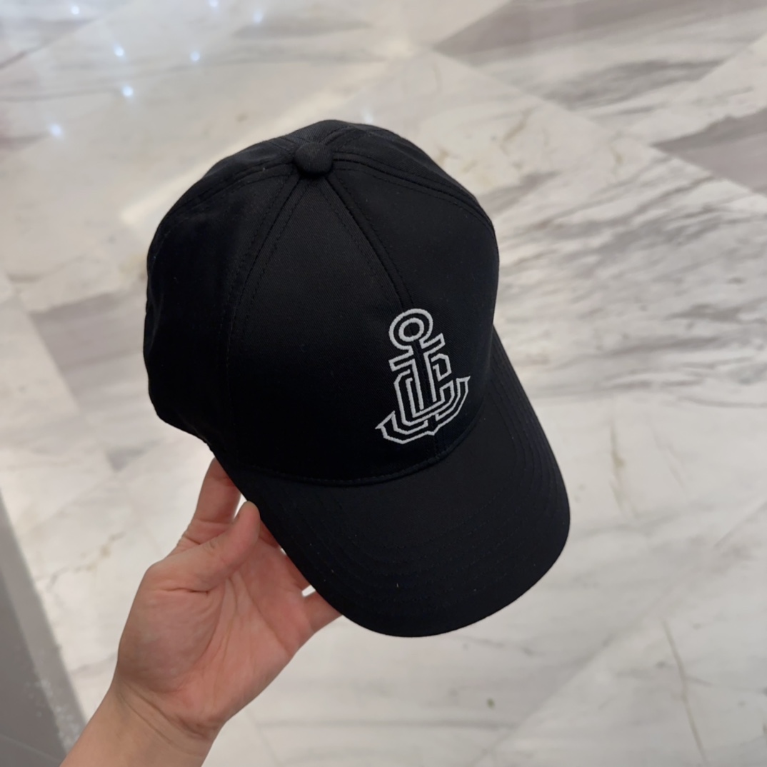 

CELIN*·赛琳ss新款凯旋门绣花棒球帽🧢帽型完全按照定做。凯旋门图案章仔区别市面版本，大小及圈圈