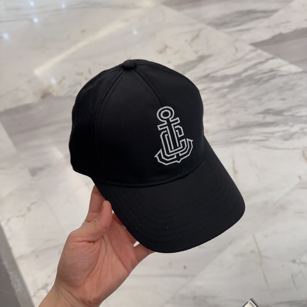 

CELIN*·赛琳ss新款凯旋门绣花棒球帽🧢帽型完全按照定做。凯旋门图案章仔区别市面版本，大小及圈圈