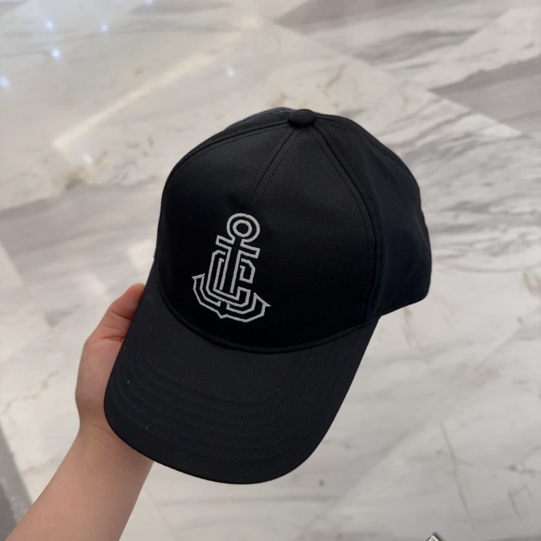 

CELIN*·赛琳ss新款凯旋门绣花棒球帽🧢帽型完全按照定做。凯旋门图案章仔区别市面版本，大小及圈圈