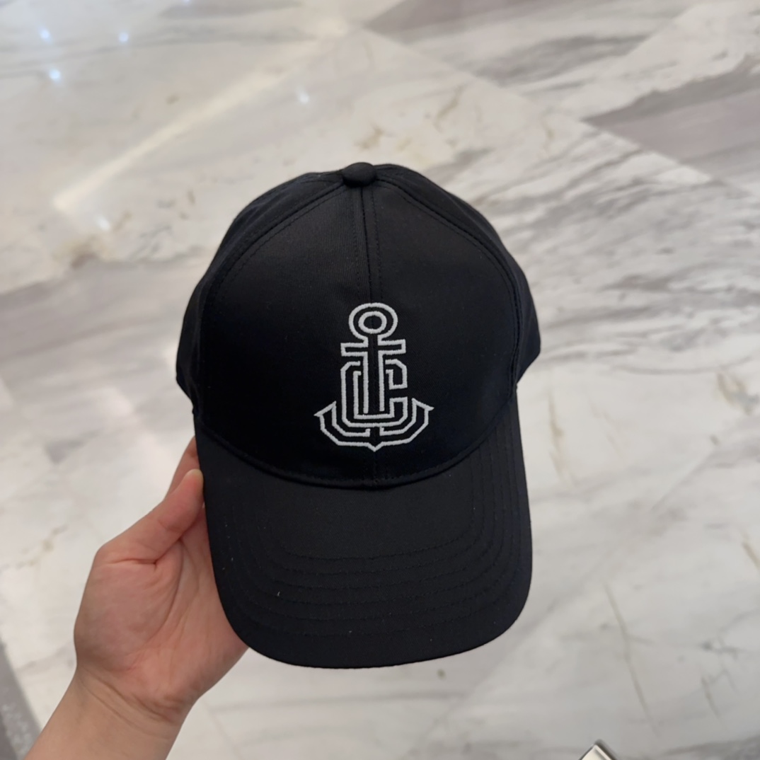 

CELIN*·赛琳ss新款凯旋门绣花棒球帽🧢帽型完全按照定做。凯旋门图案章仔区别市面版本，大小及圈圈